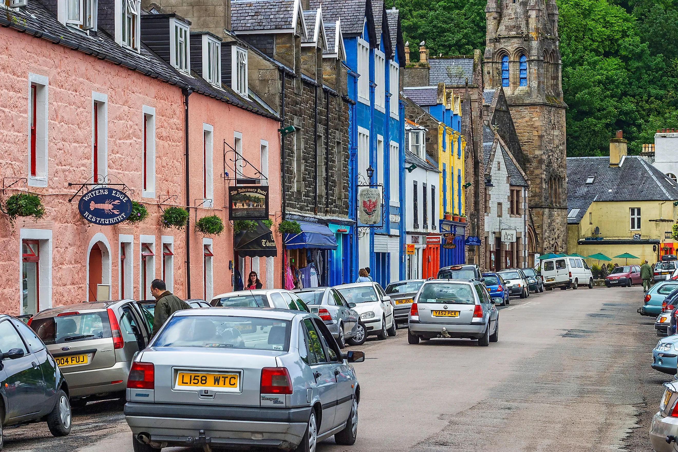 Busy street in Tobermory in Scotland. 