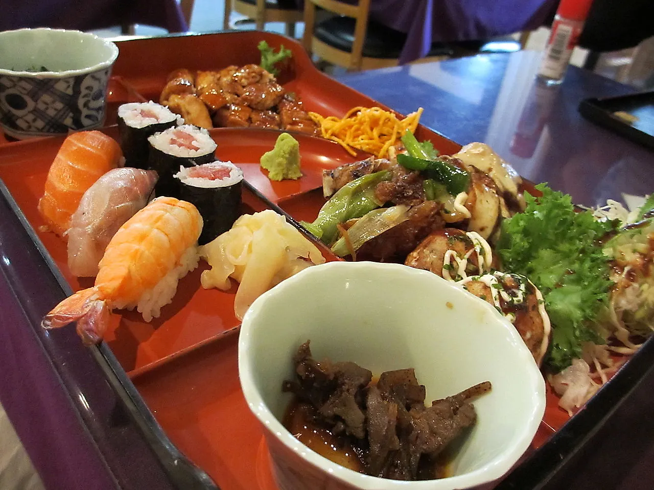 Assorted Japanese food including sushi and sashimi. Image credit: Jwalsh/Wikimedia.com