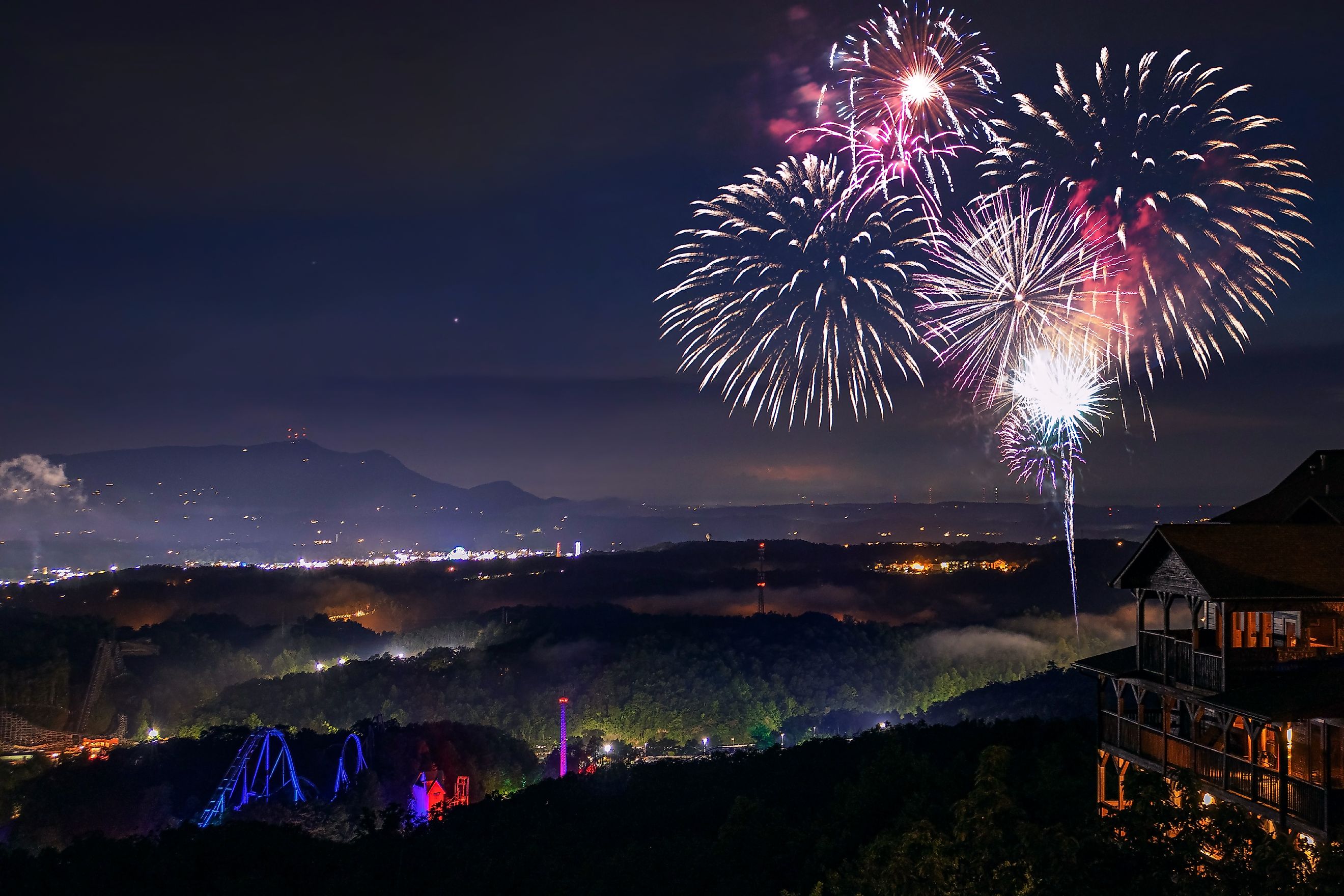 Fireworks over Dollywood in Pigeon Forge Tennessee. Via Shutterstock / Bethany Lynn Photography.