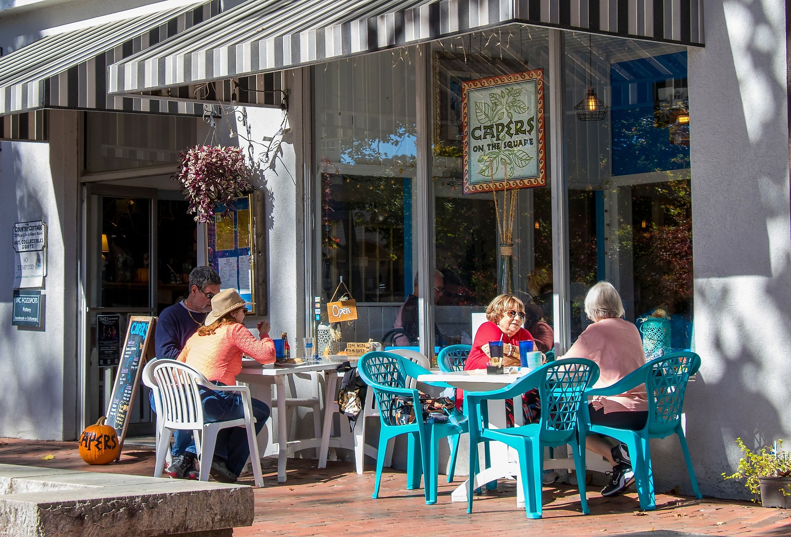 People dining outside a warm autumn afternoon in Dahlonega, Georgia. Image credit Jen Wolf via Shutterstock