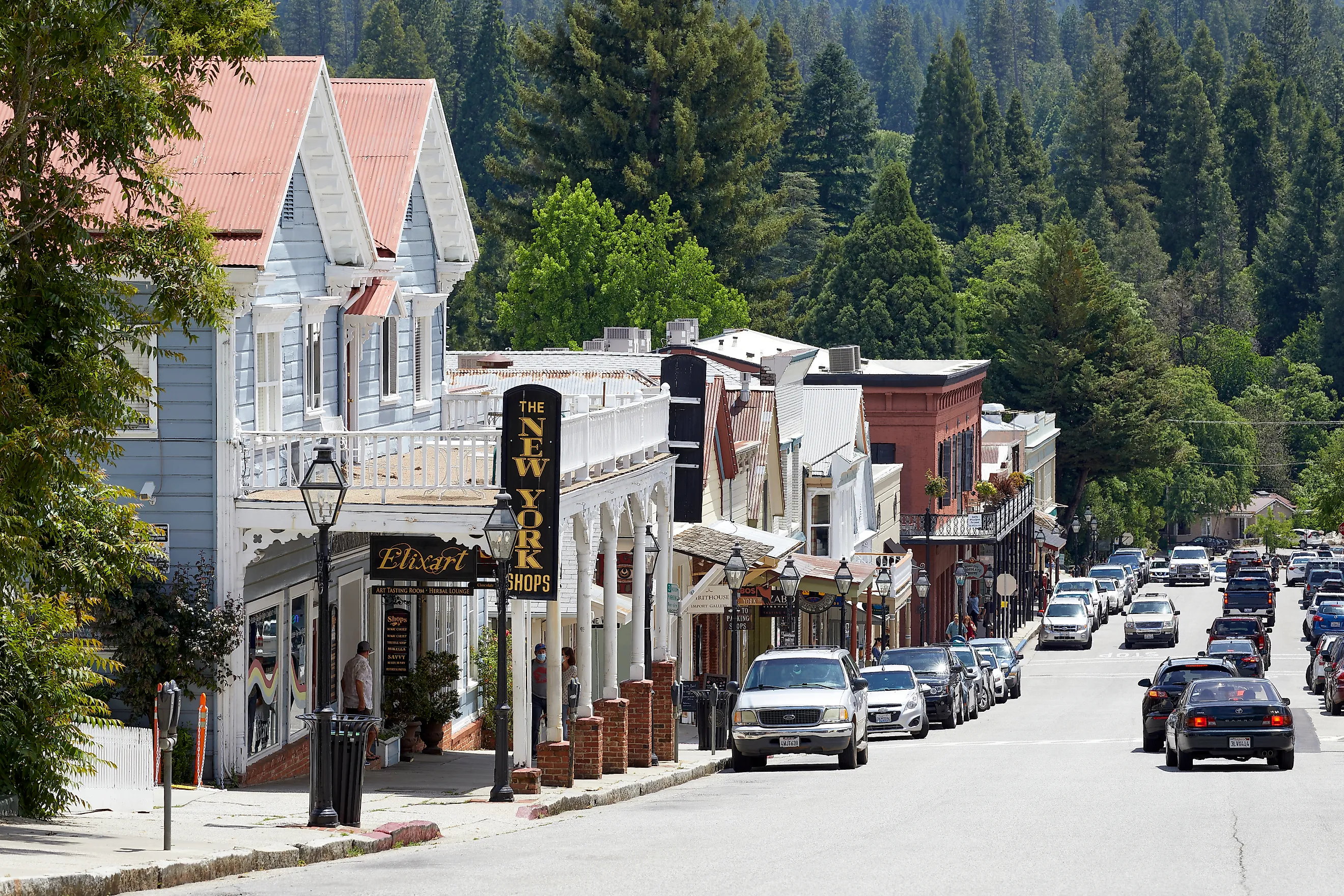 Broad Street in Nevada City. By Frank Schulenburg - Own work, CC BY-SA 4.0, Wikimedia Commons. 