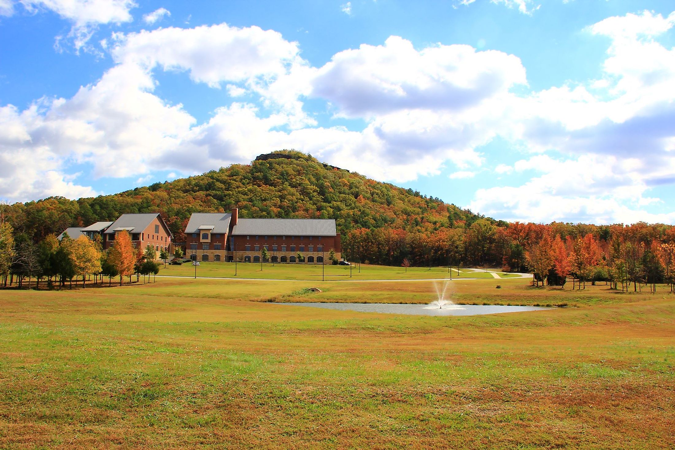 Fall Foliage on the beautiful Arkansas State University campus at Heber Springs, Arkansas. Editorial credit: Melissa Tate / Shutterstock.com