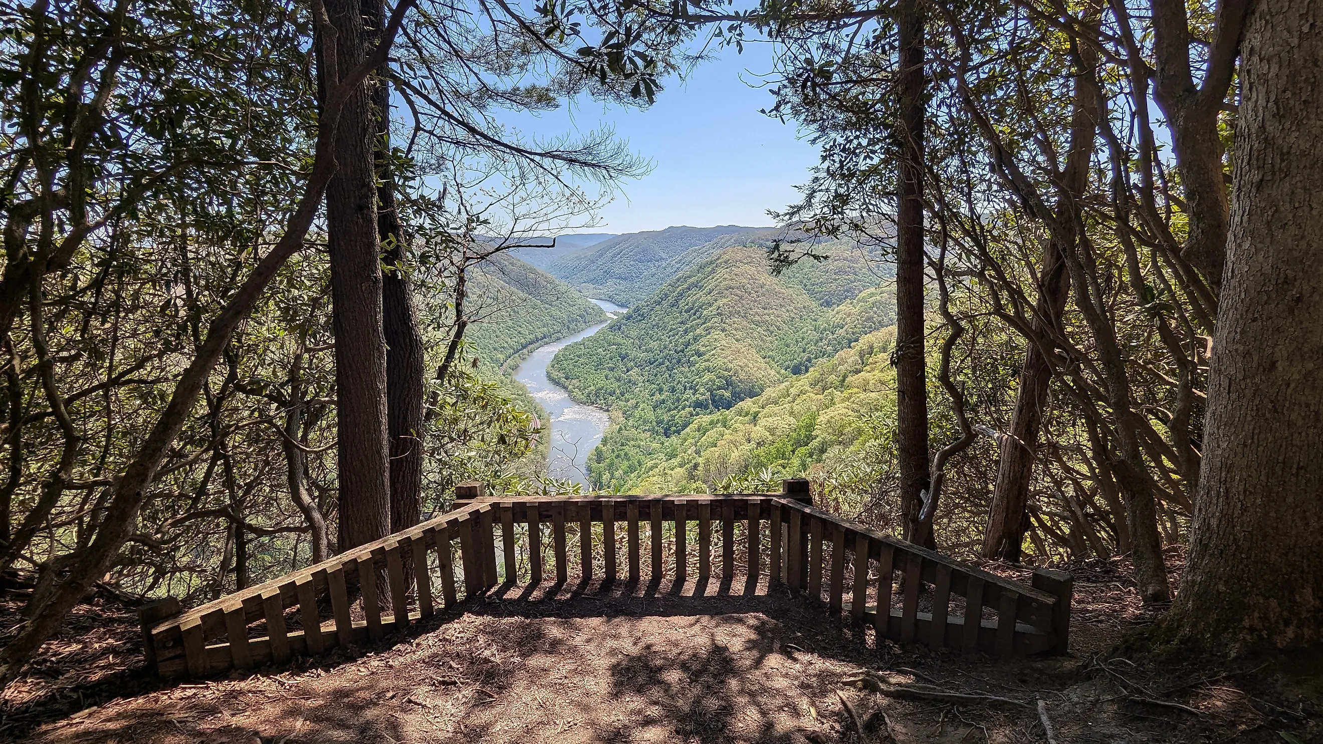 Scenic view of the New River Gorge from the Grandview Rim Trail. 