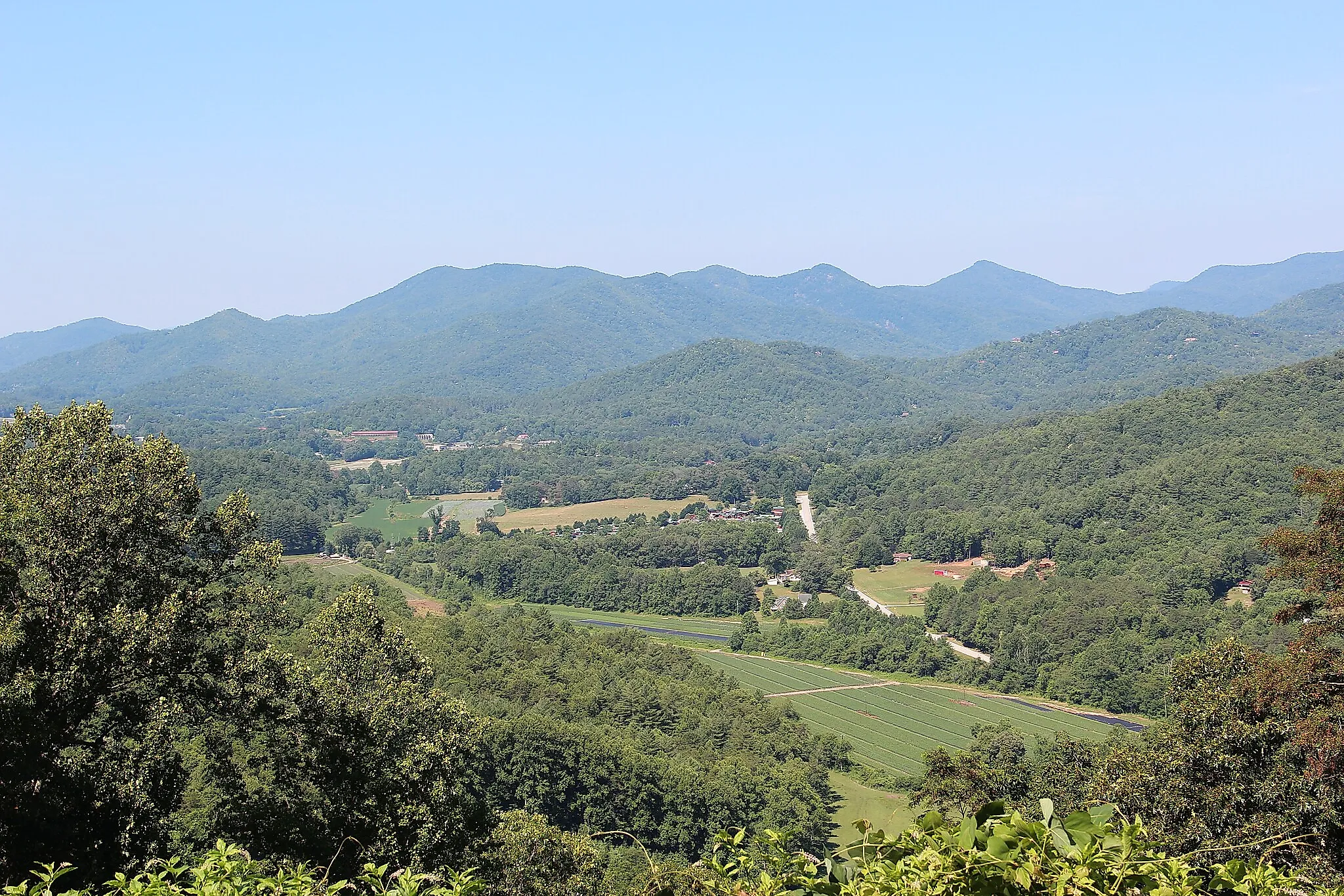 Sky Valley Overlook, Georgia. By Thomson200, CC0, via Wikimedia Commons
