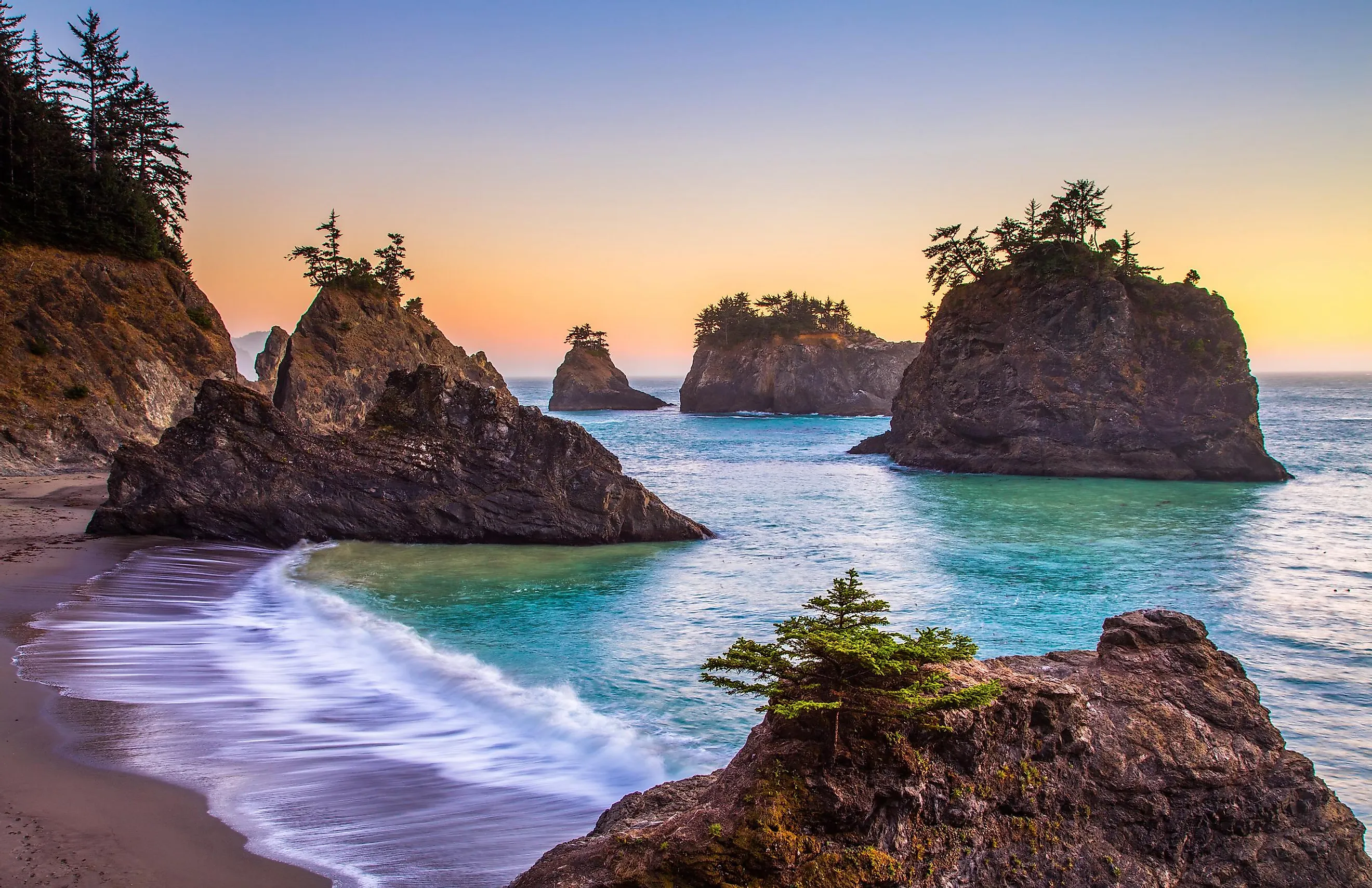 Cannon Beach, Oregon, USA, offers a stunning coastal landscape with sandy beaches and azure waters. Editorial credit: VagnerRoque / Shutterstock.com