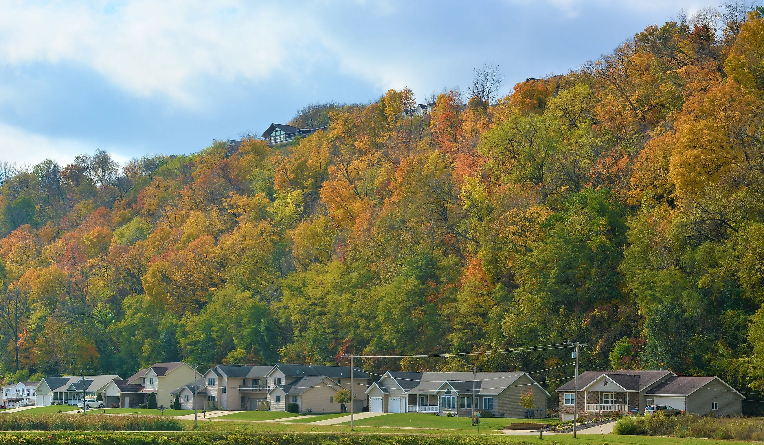 Pikes Peak State Park Iowa in the fall.