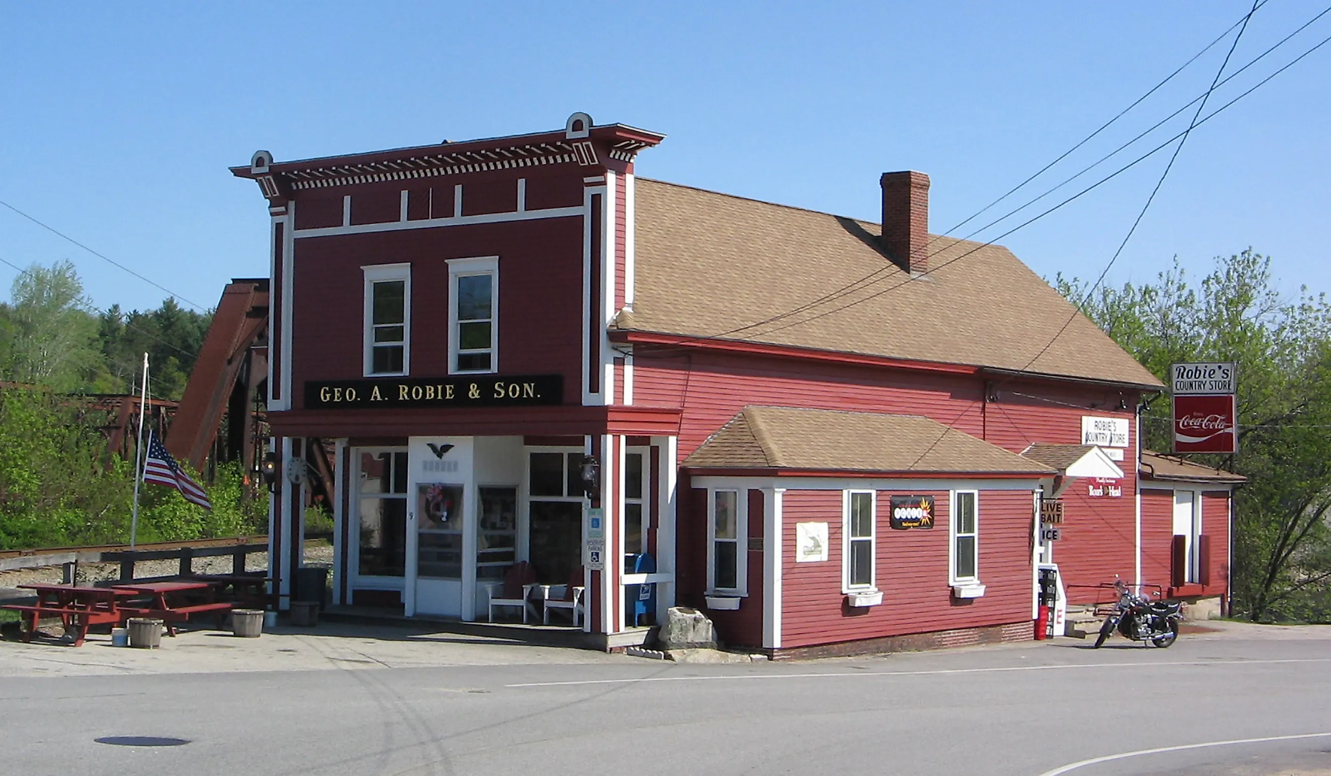 Robie's Country Store in Hooksett, NH. By Malber - Own work, CC BY-SA 3.0, https://commons.wikimedia.org/w/index.php?curid=2105939