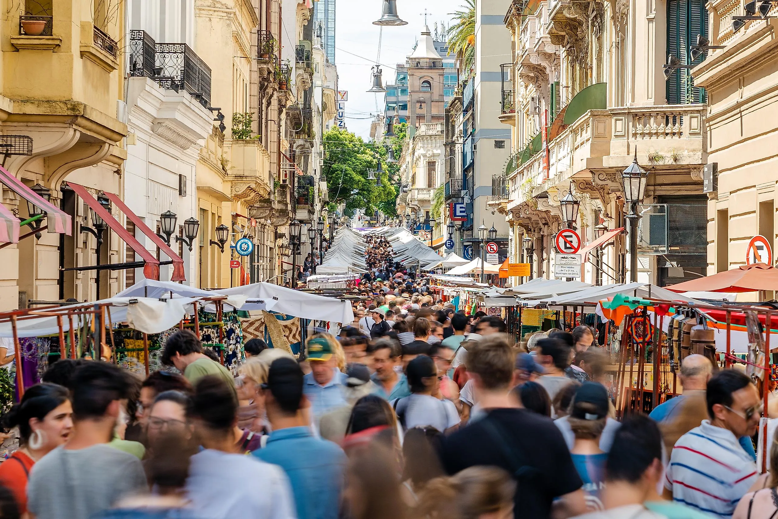 A crowded street in Buenos Aires, Argentina. Editorial credit: R.M. Nunes / Shutterstock.com