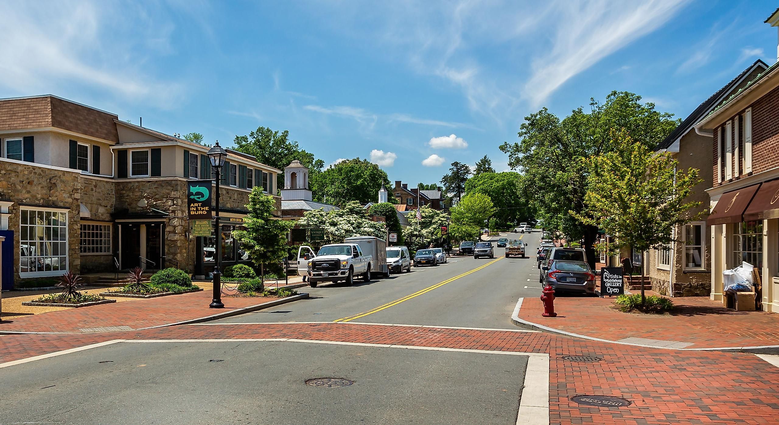 Central street through Middleburg, Virginia