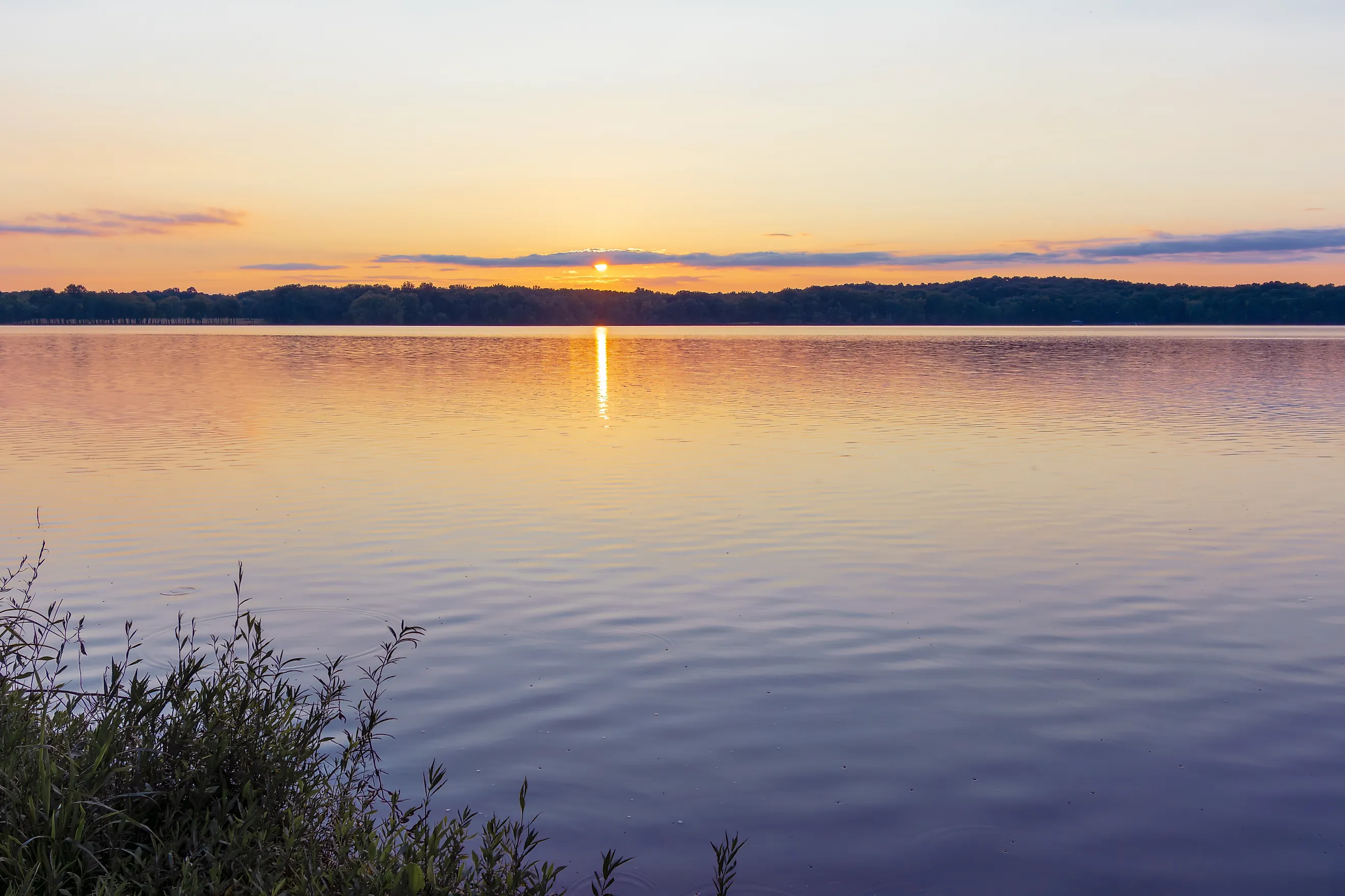 entucky Lake, the largest reservoir in east of the mississippi river, holds a small fraction of what Mead does, and it was never meant to do the same job.
