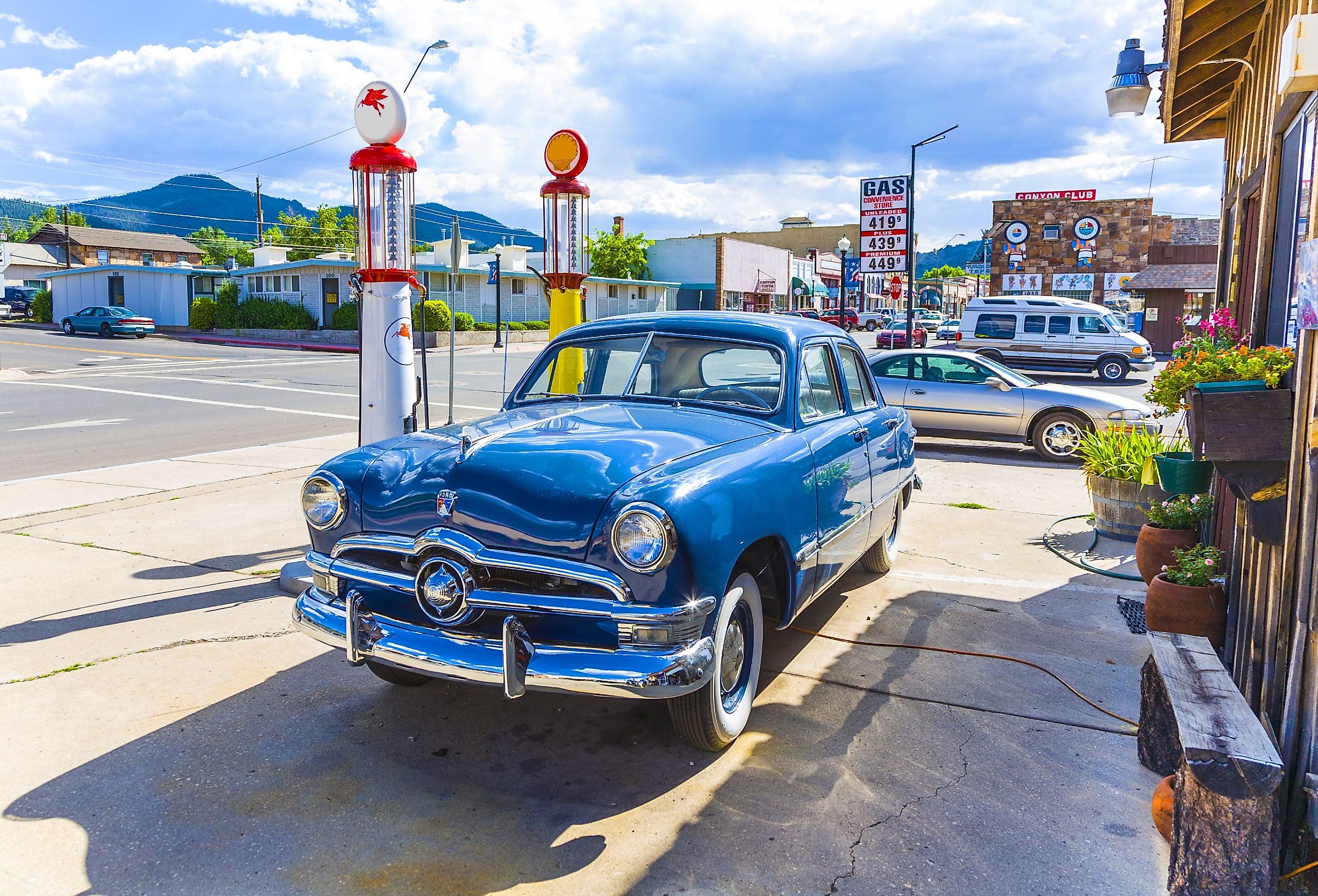 Od retro filling station in Williams, Arizona, with the mountains in the background. Image credit travelview via Shutterstock
