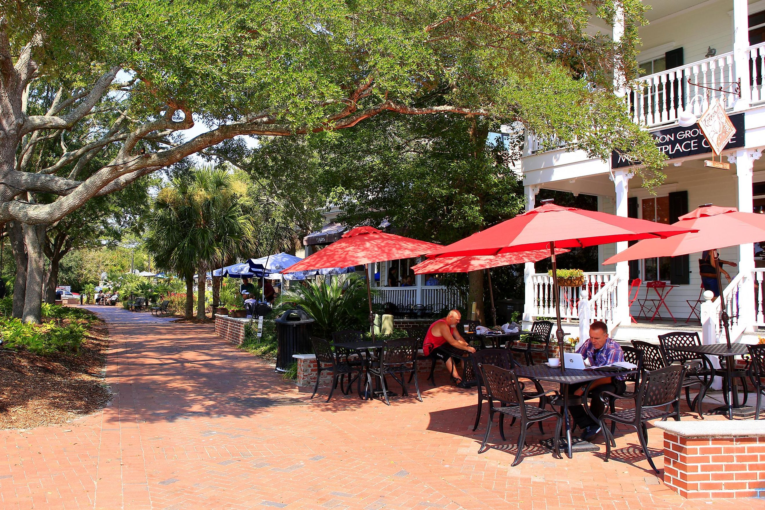 People dining outside a restaurant in Henry C. Chambers Waterfront Park in Beaufort, SC