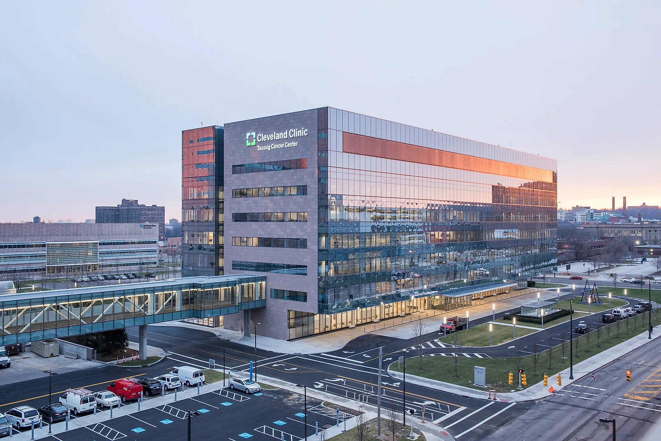 Cleveland Clinic Taussig Cancer Center. By Cleveland Clinic CC BY 4.0, https://commons.wikimedia.org/w/index.php?curid=62643130