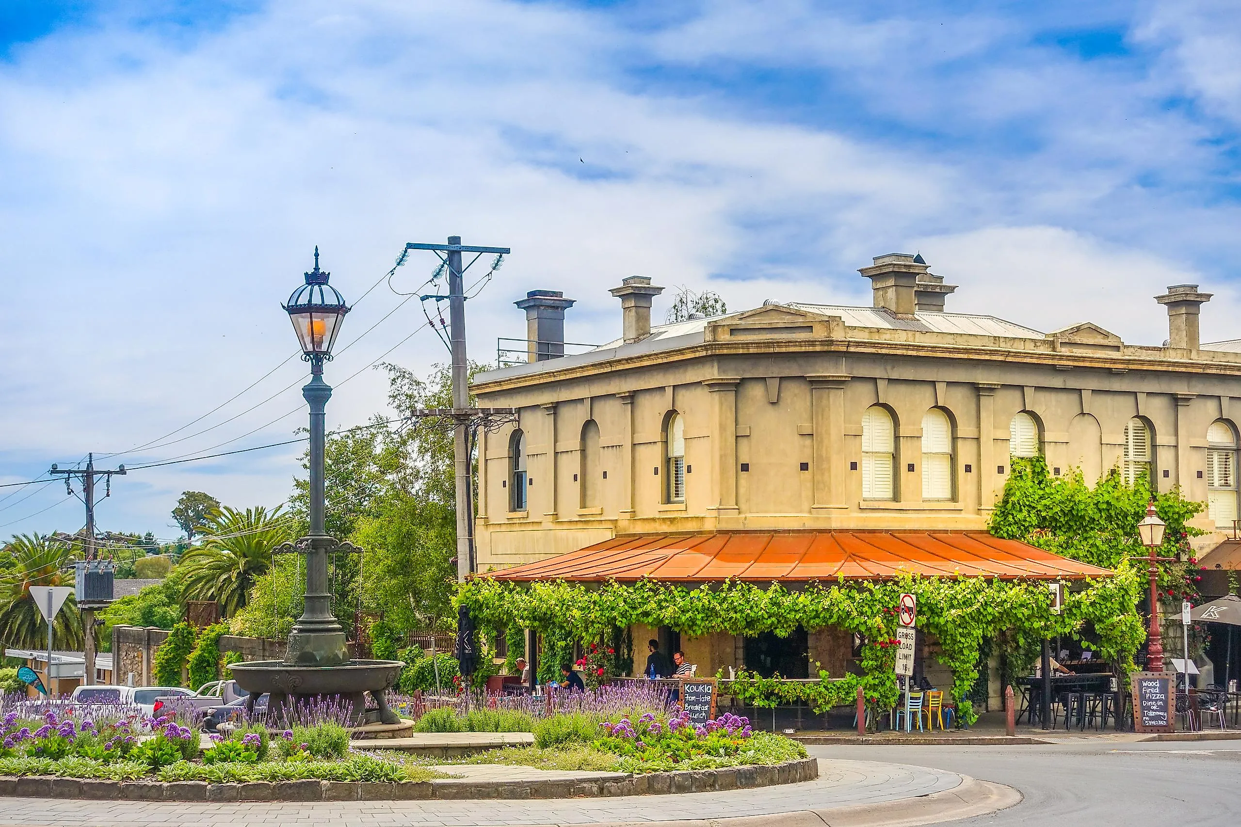 Street view in Daylesford, Victoria, via doublelee / Shutterstock.com