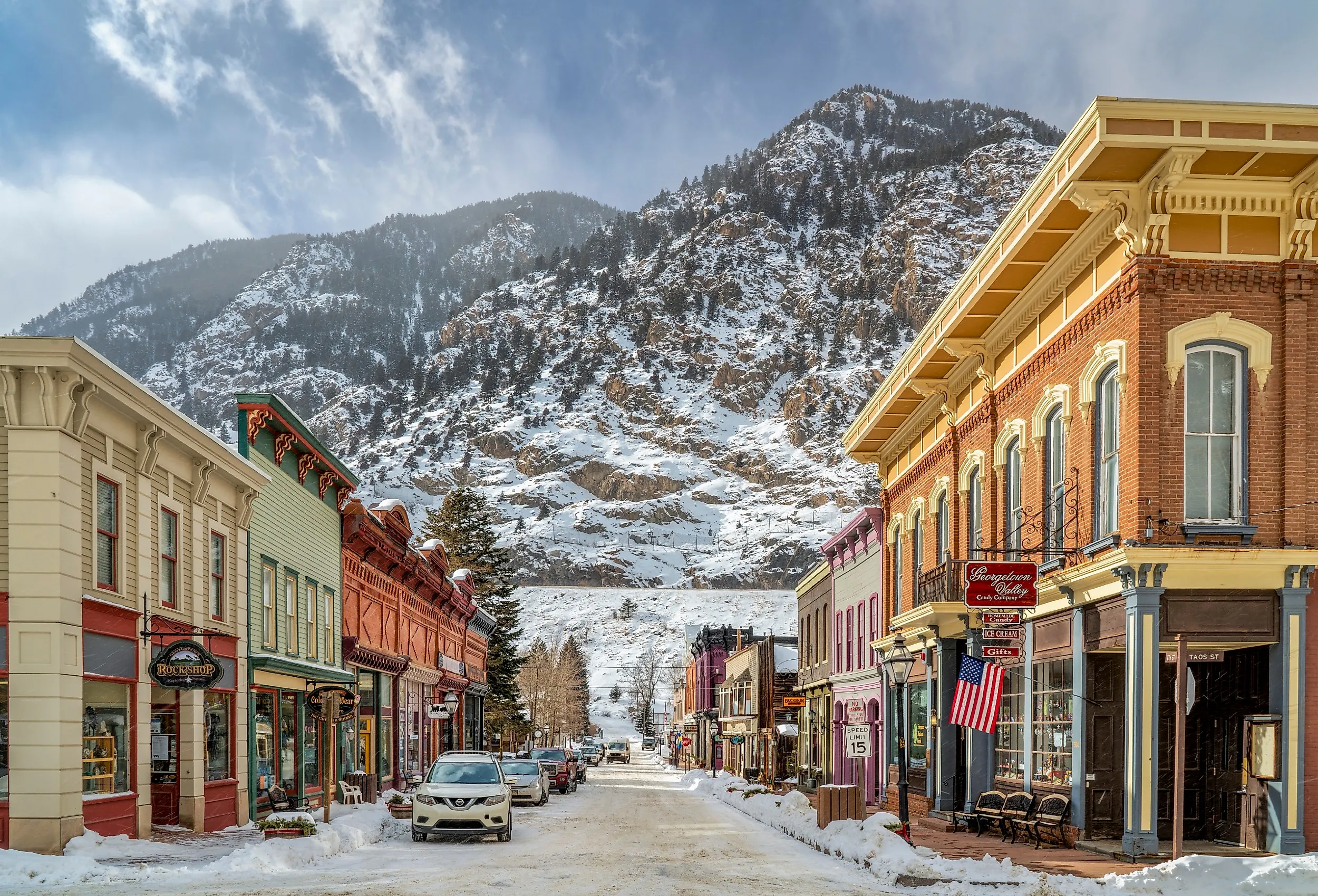 Downtown street in Georgetown, Colorado in the winter. Image credit marekuliasz via Shutterstock