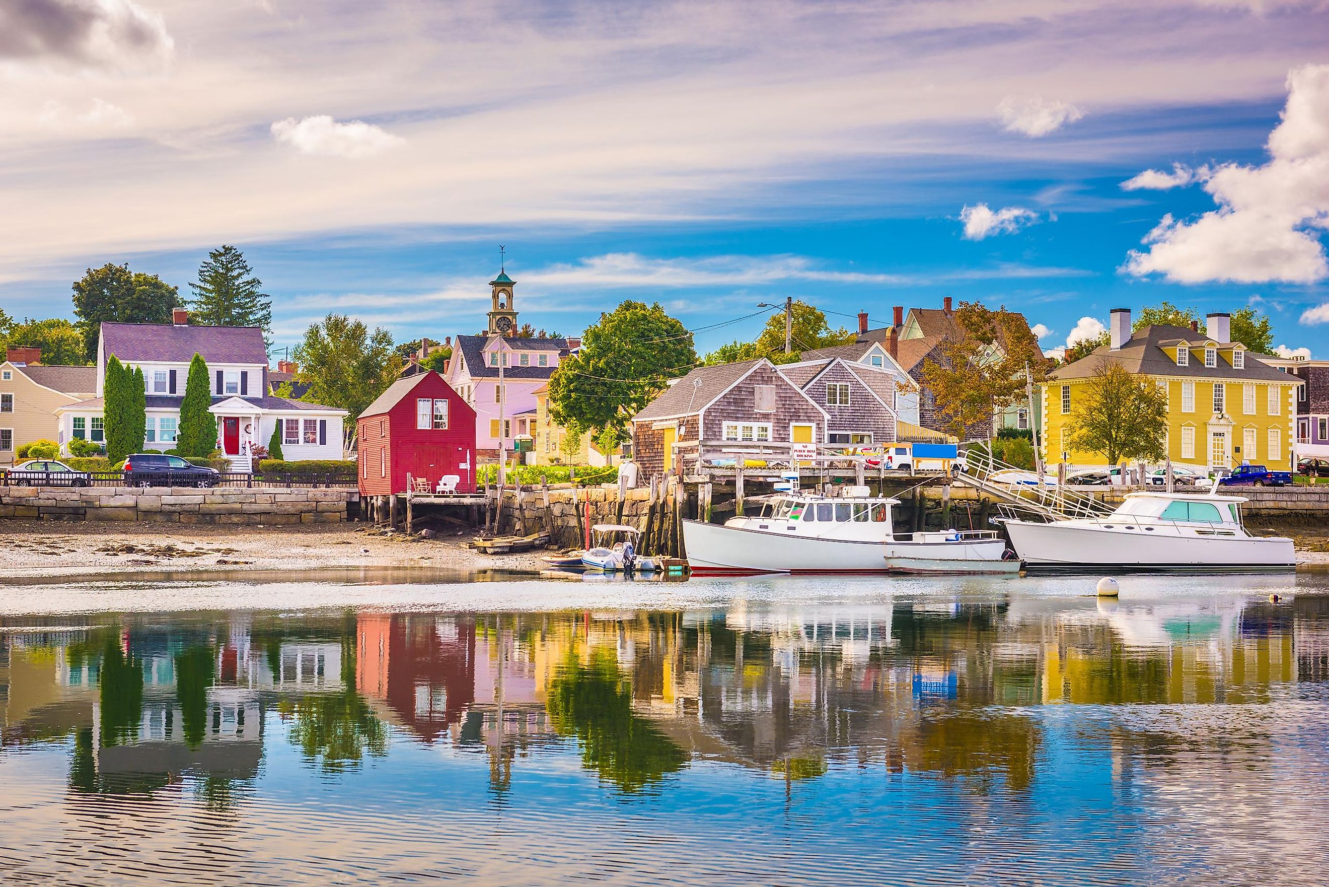 Portsmouth, New Hampshire, USA town skyline on the Piscataqua River.