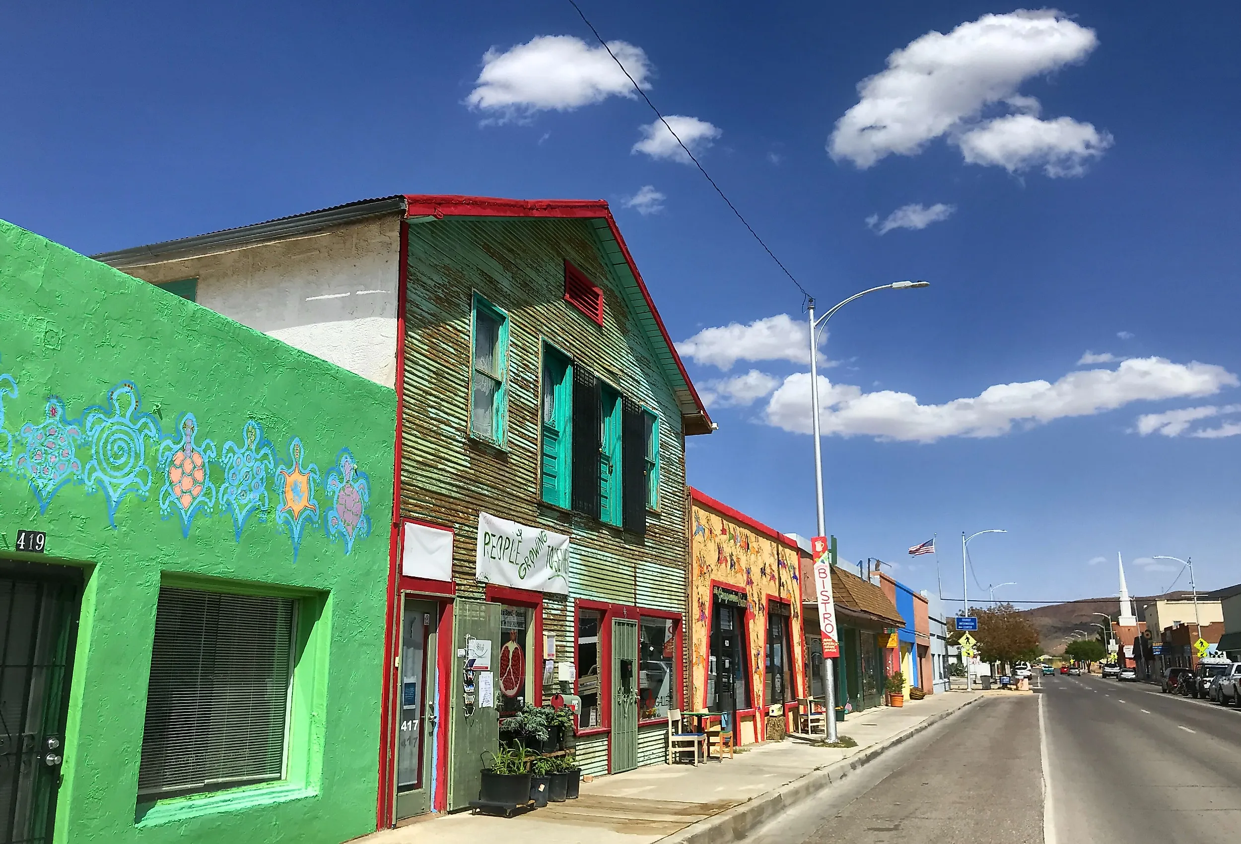 Broadway in downtown Truth or Consequences. By Jeff Vincent, CC BY 2.0, via Wikimedia Commons.