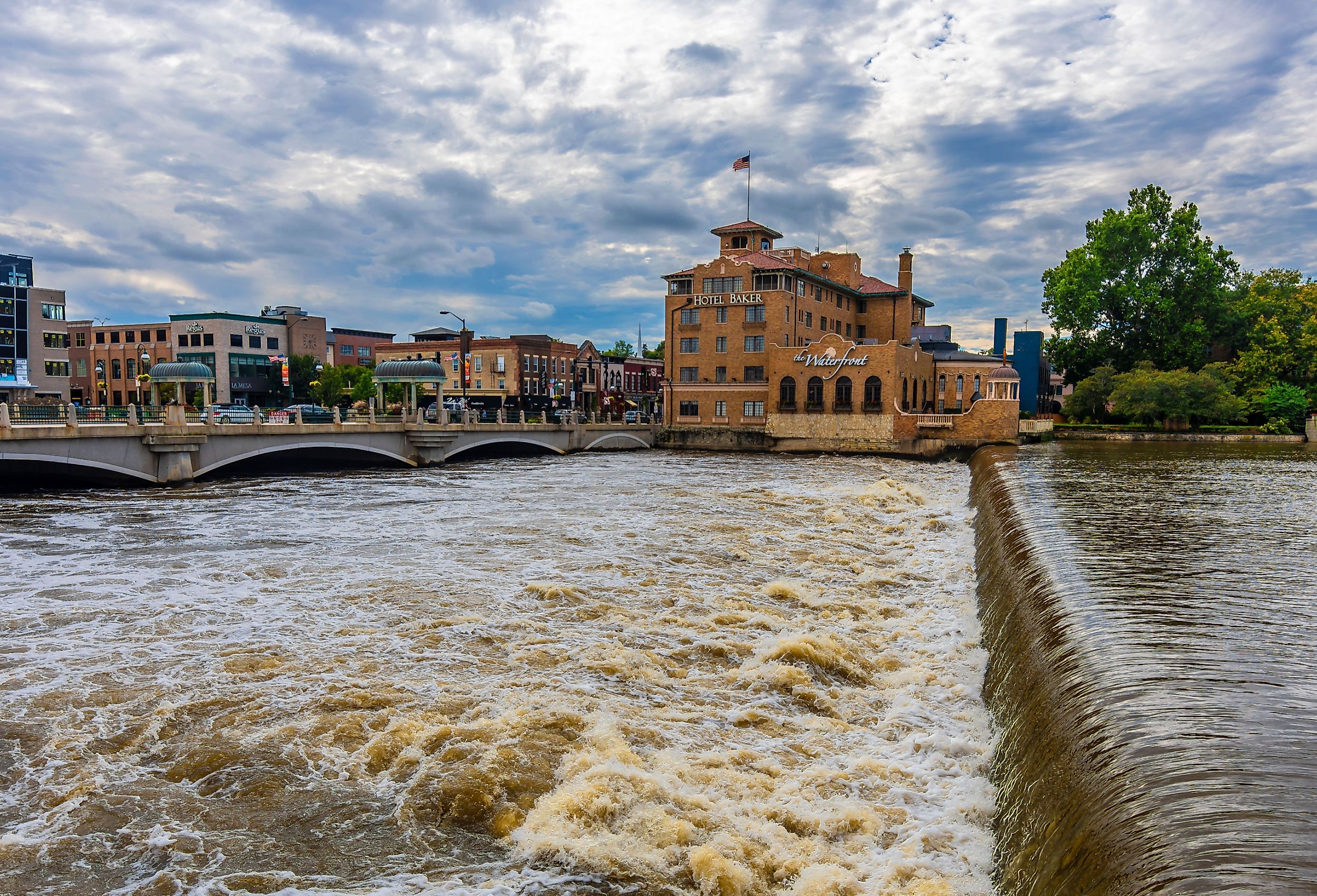 Downtown St.Charles, Illinois, via Nejdet Duzen on Shutterstock.