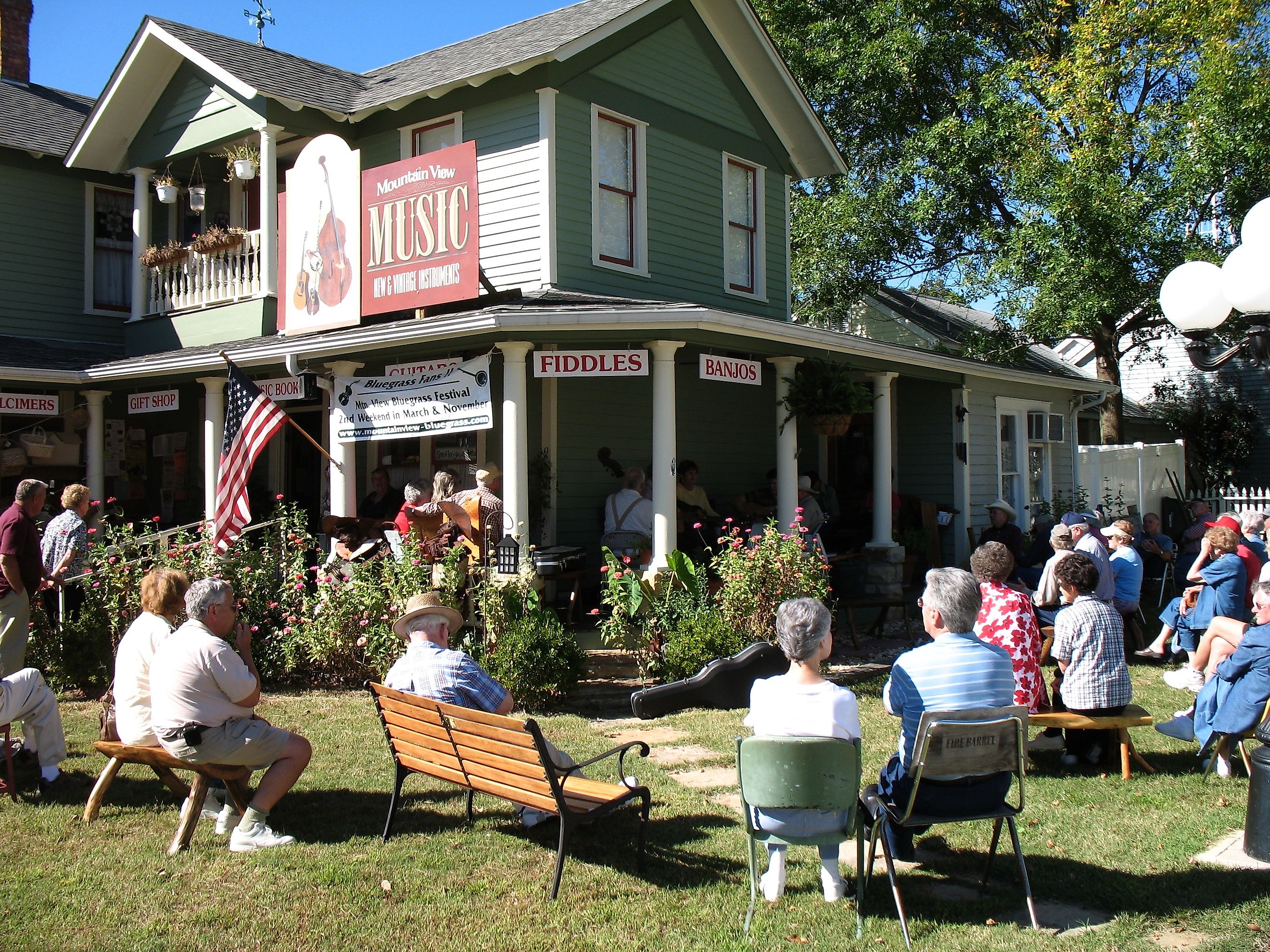 People enjoying a folk music performance in Mountain View, Arkansas. Image credit: Travel Bug / Shutterstock.com.