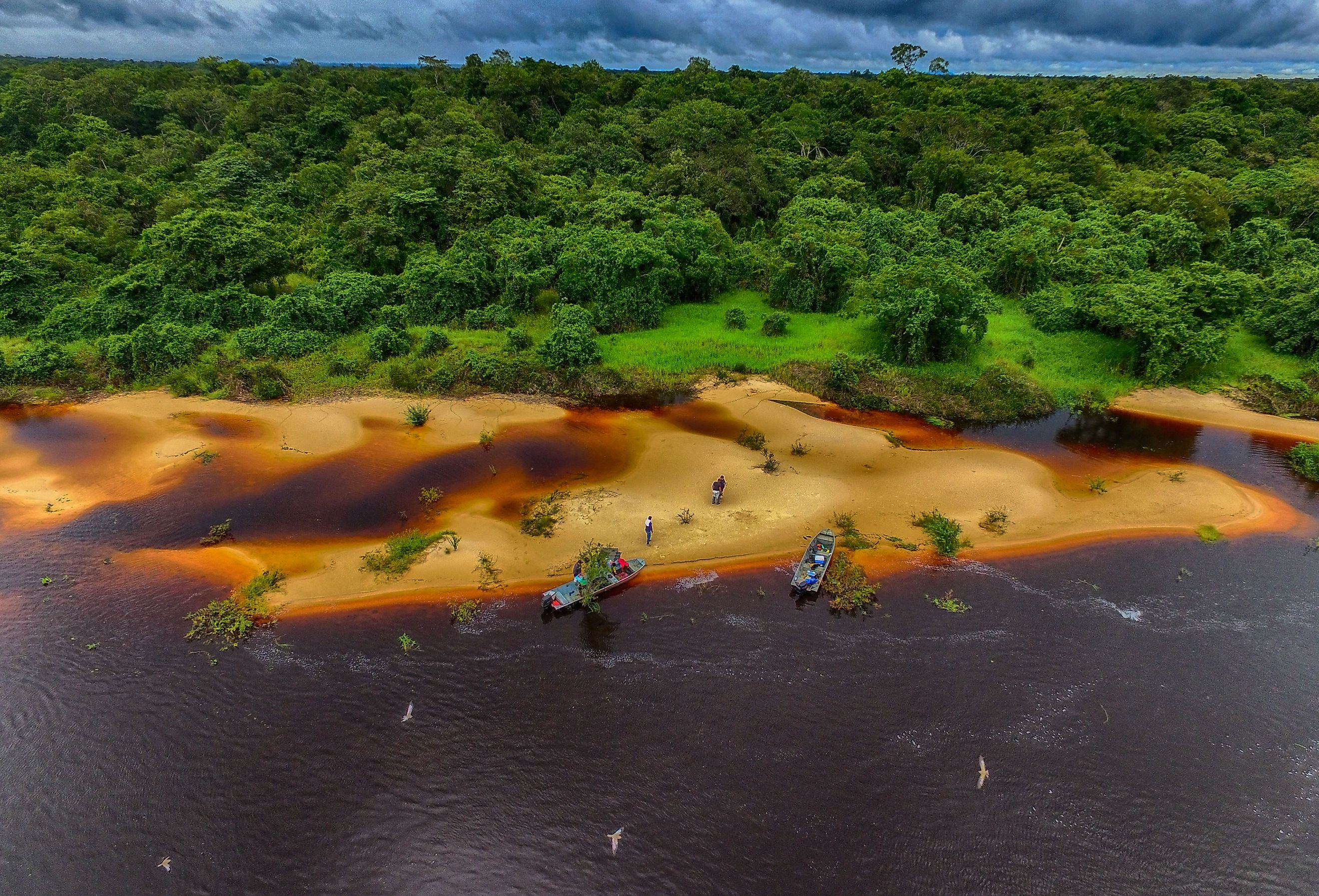 This is a beach that lies on the banks of the Guaporé River, in a place known as Zaballa that borders Brazil and Bolivia.