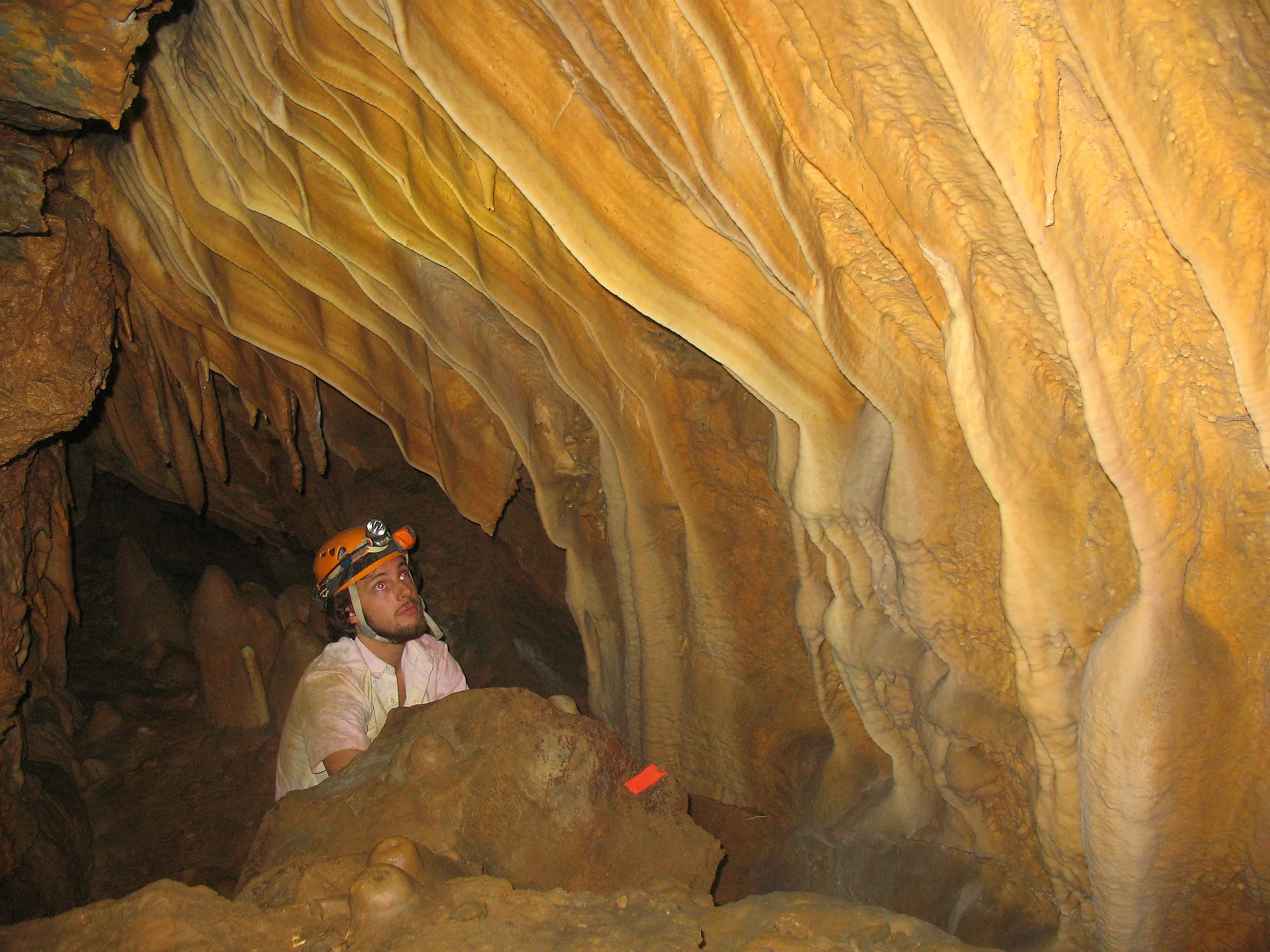 Interior of the Crystal Grottoes Caverns in Boonsboro Maryland. Editorial credit: Jklispie CC BY-SA 4.0via Wikimedia Commons