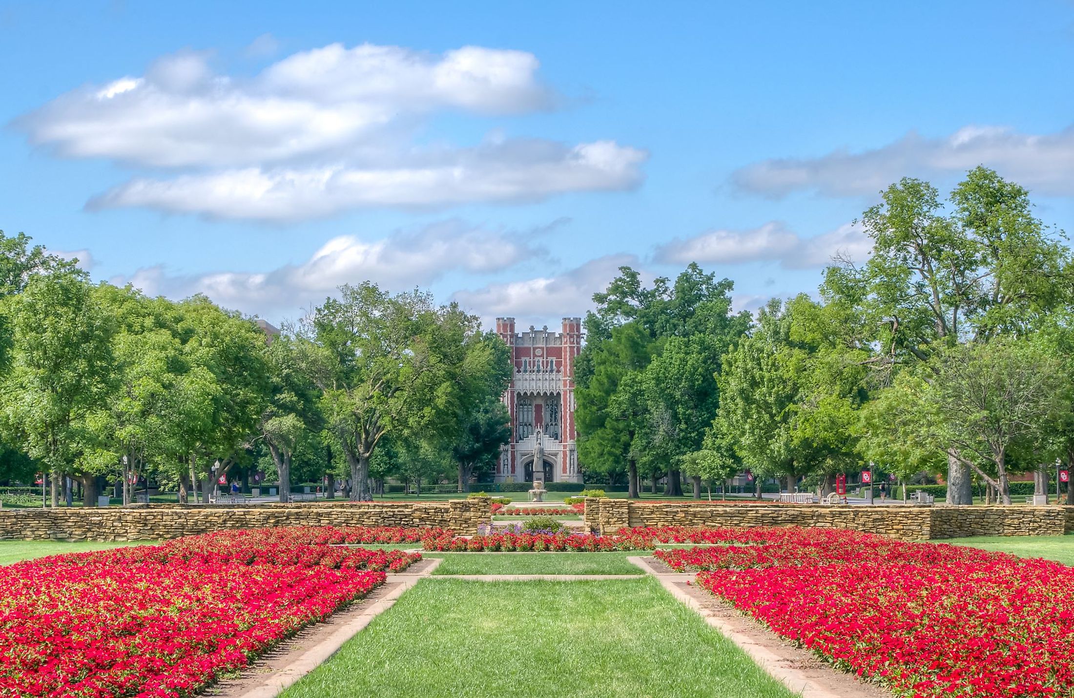 Central grounds and gardens at the campus of the University of Oklahoma in Norman, Oklahoma. Editorial credit: Ken Wolter / Shutterstock.com