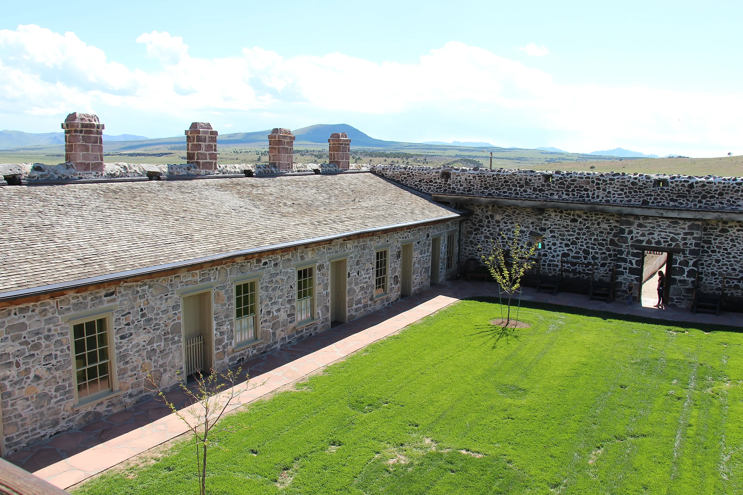 Cove Fort interior, built from volcanic stone. Via Wikimedia Commons / Jllm06, CC BY-SA 4.0.