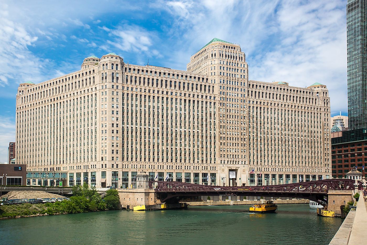 The Merchandise Mart on a clear winter morning. Image credit: FiledIMAGE/Shutterstock.com