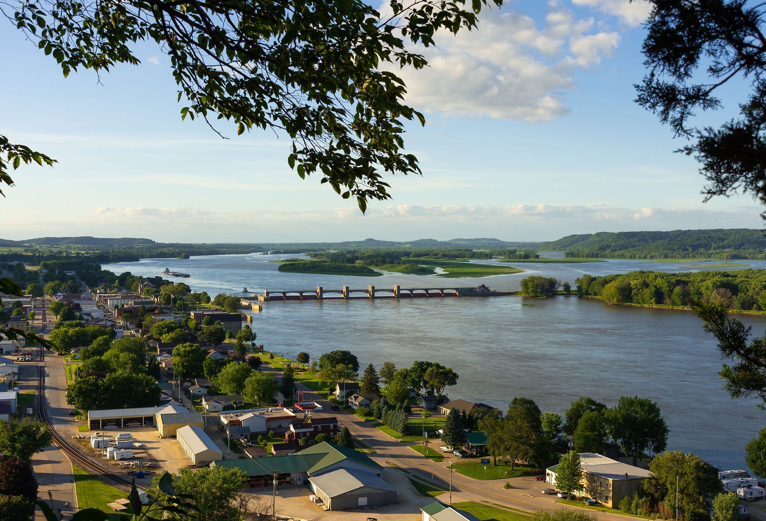 Overlooking the town of Bellevue and the Mississippi River, Bellevue, Iowa.