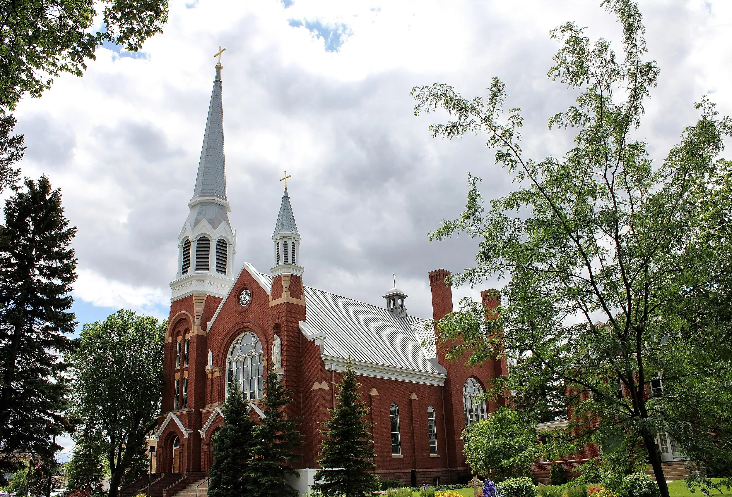 Cathedral of St. Mary, Fargo, North Dakota. Image credit Farragutful, CC BY-SA 4.0 <https://creativecommons.org/licenses/by-sa/4.0>, via Wikimedia Commons
