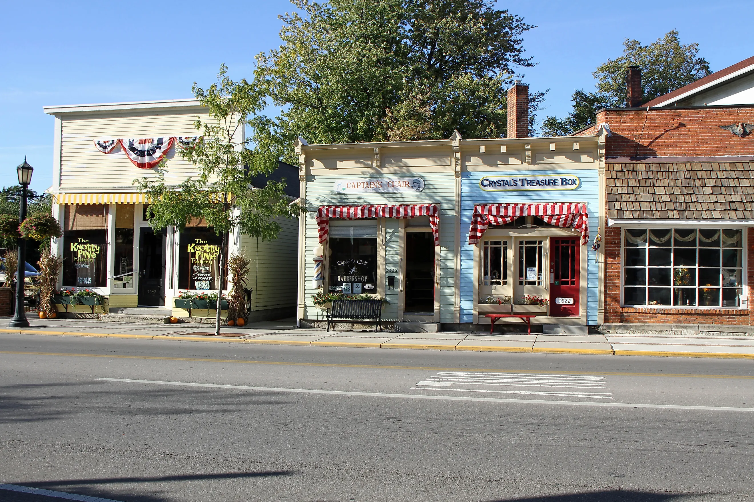 Shops in Vermilion, Ohio. By LeeG7144 - Own work, CC BY-SA 3.0, Wikimedia Commons.