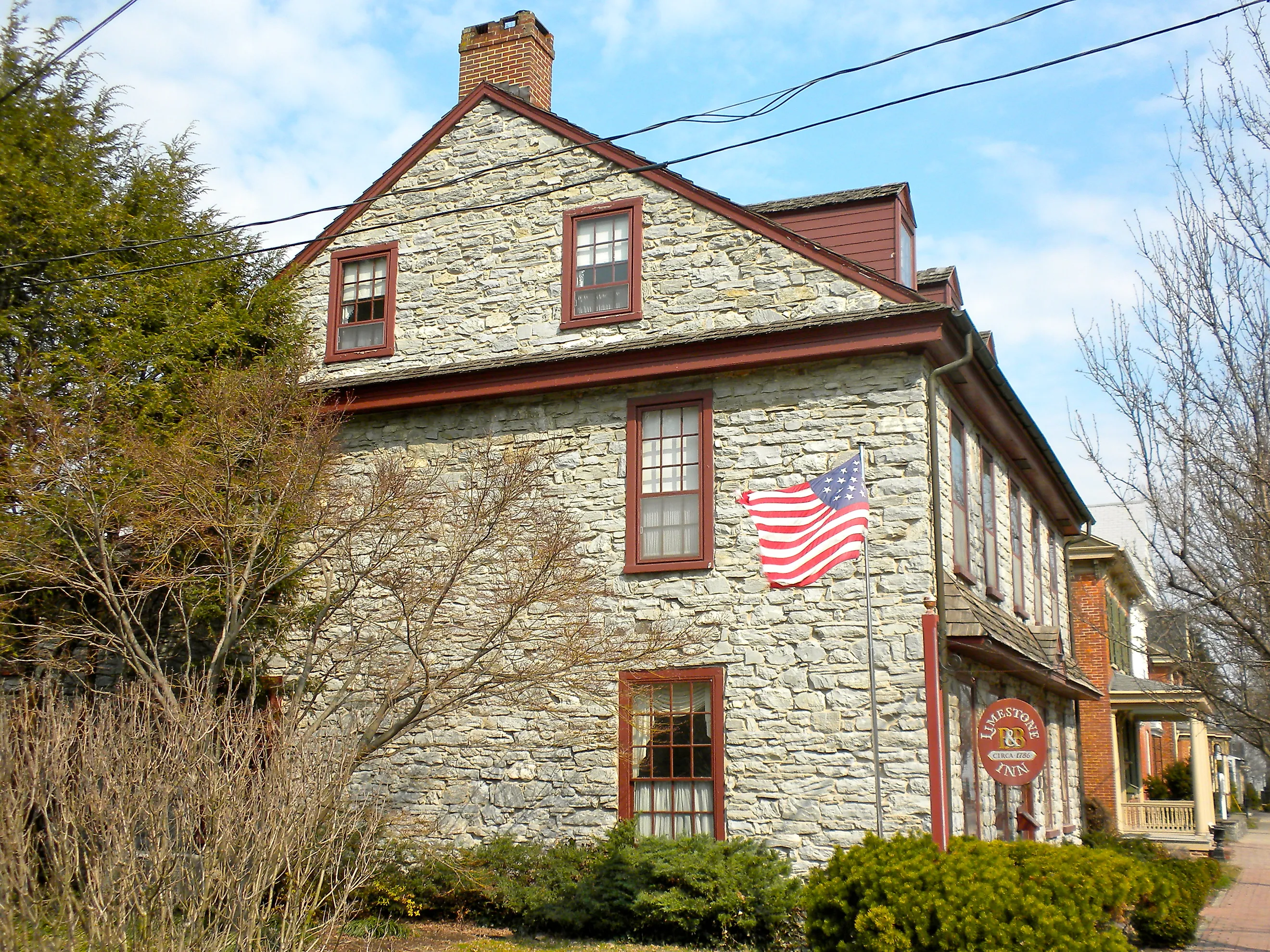 33 East Main Street in Strasburg, Pennsylvania. House built c. 1786, now used as a bed and breakfast. Most of the town of Strasburg is in a Historic District on the NRHP. Wikimedia Commons.