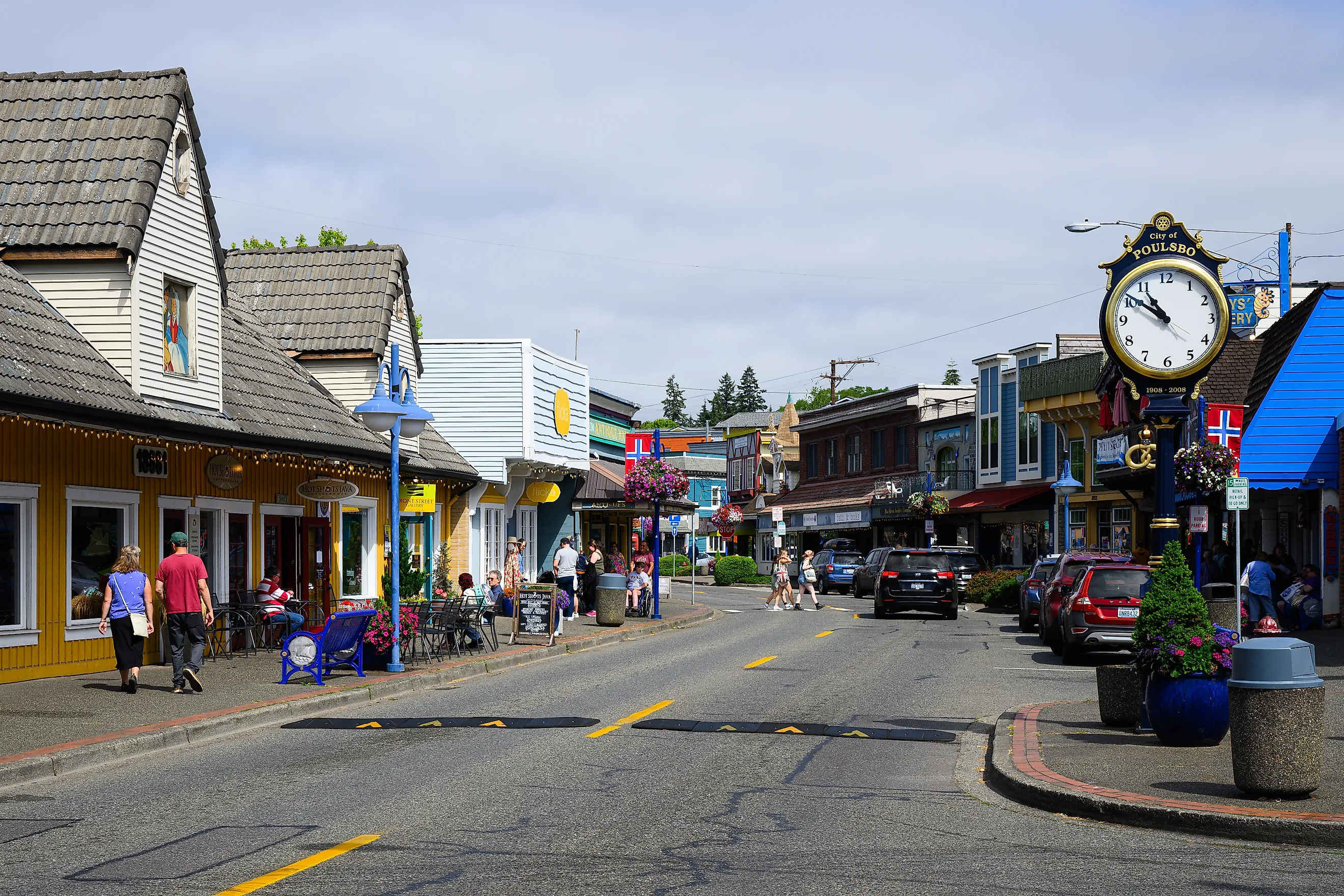 Downtown, Puolsbo Washington. Editorial credit: Ian Dewar Photography / Shutterstock.com