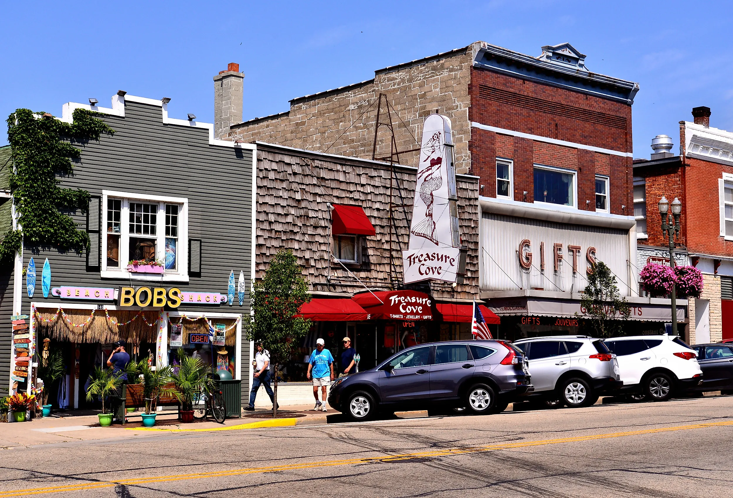 Downtown street in Lake Geneva, Wisconsin. Image credit Tony Savino via Shutterstock