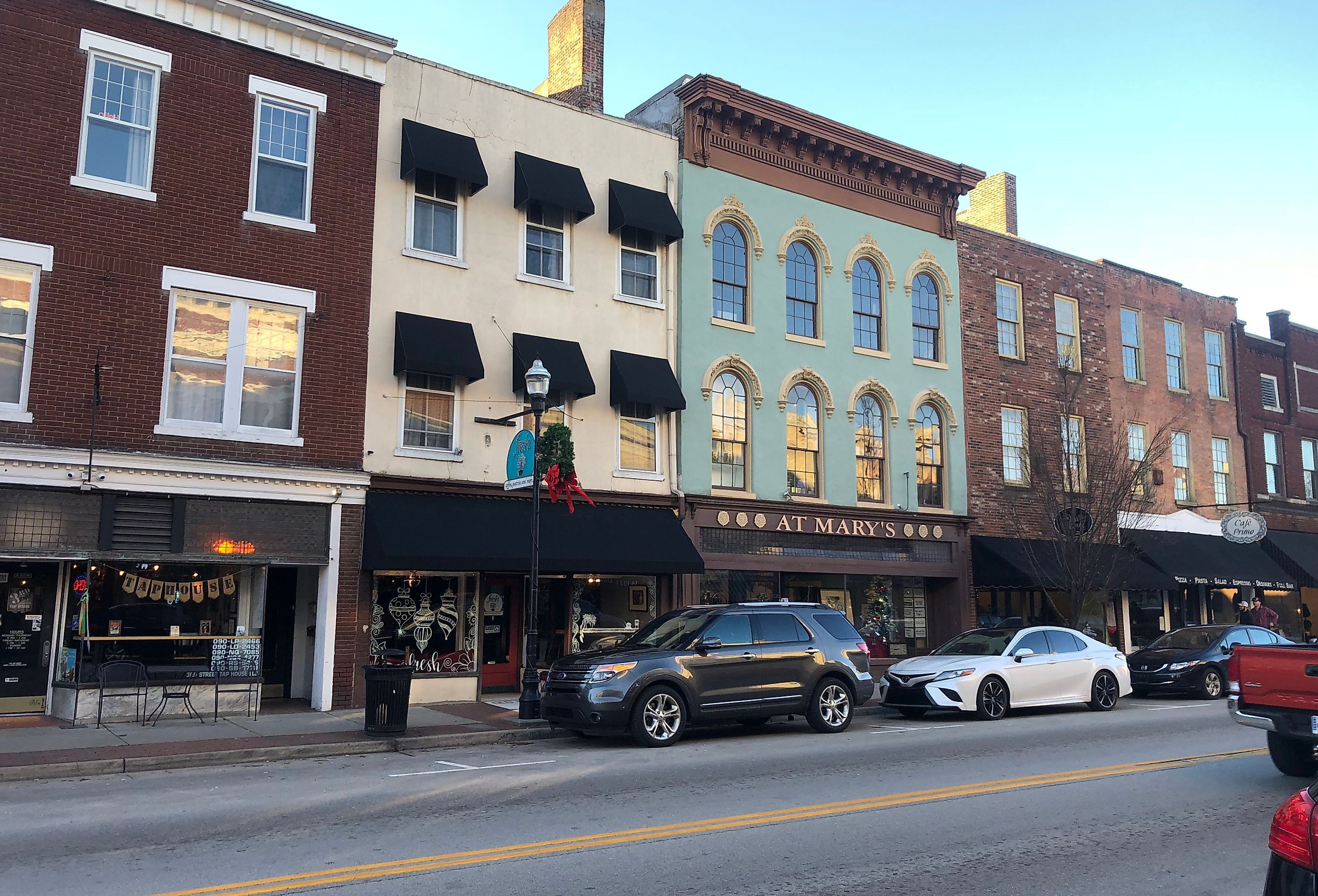 Downtown Bardstown, Kentucky in winter. Image credit Adam Reck via Shutterstock