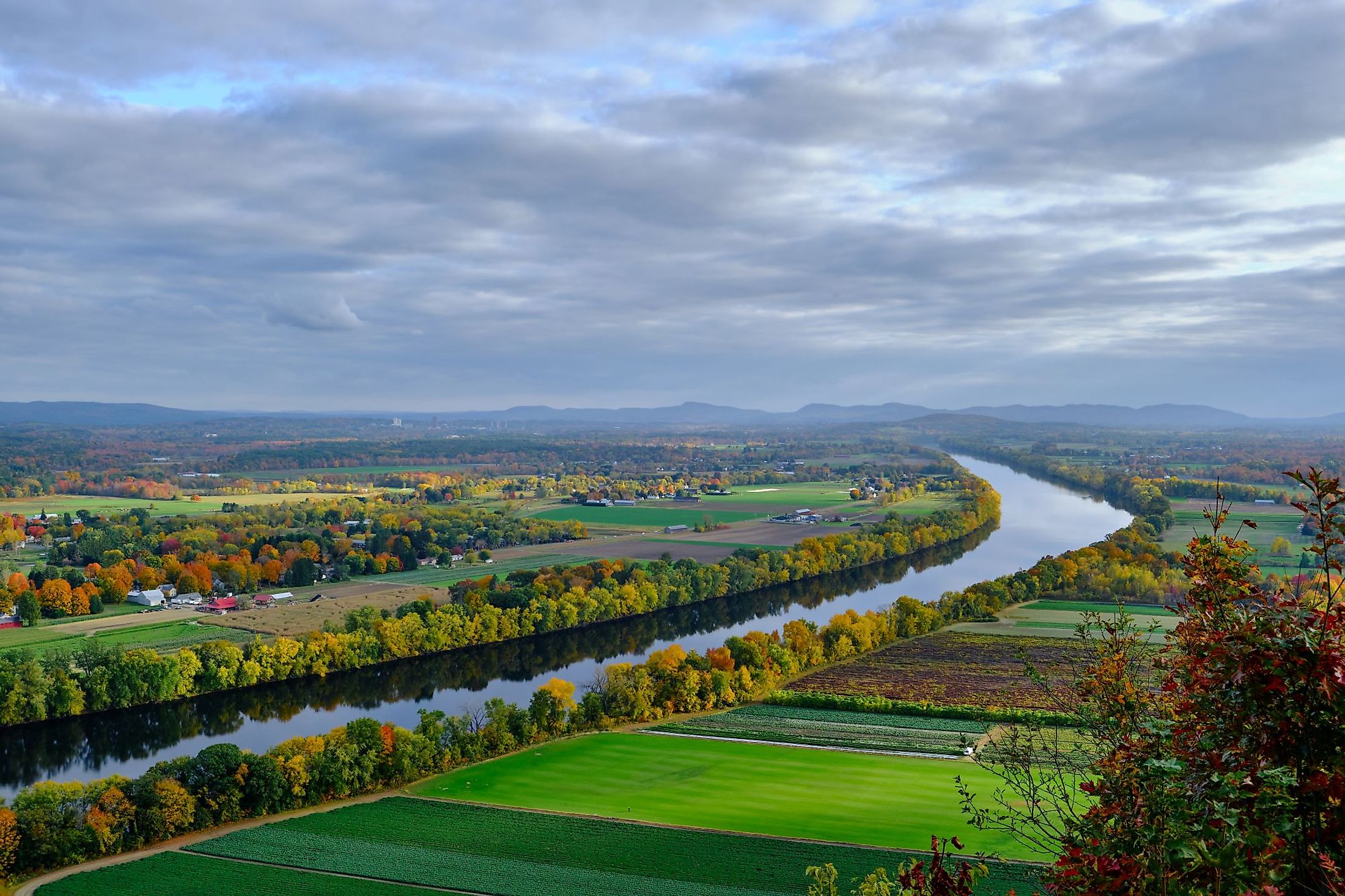 The Connecticut River flowing through the Pioneer Valley, taken from Sugarloaf Mountain in Sunderland, Massachusetts. 