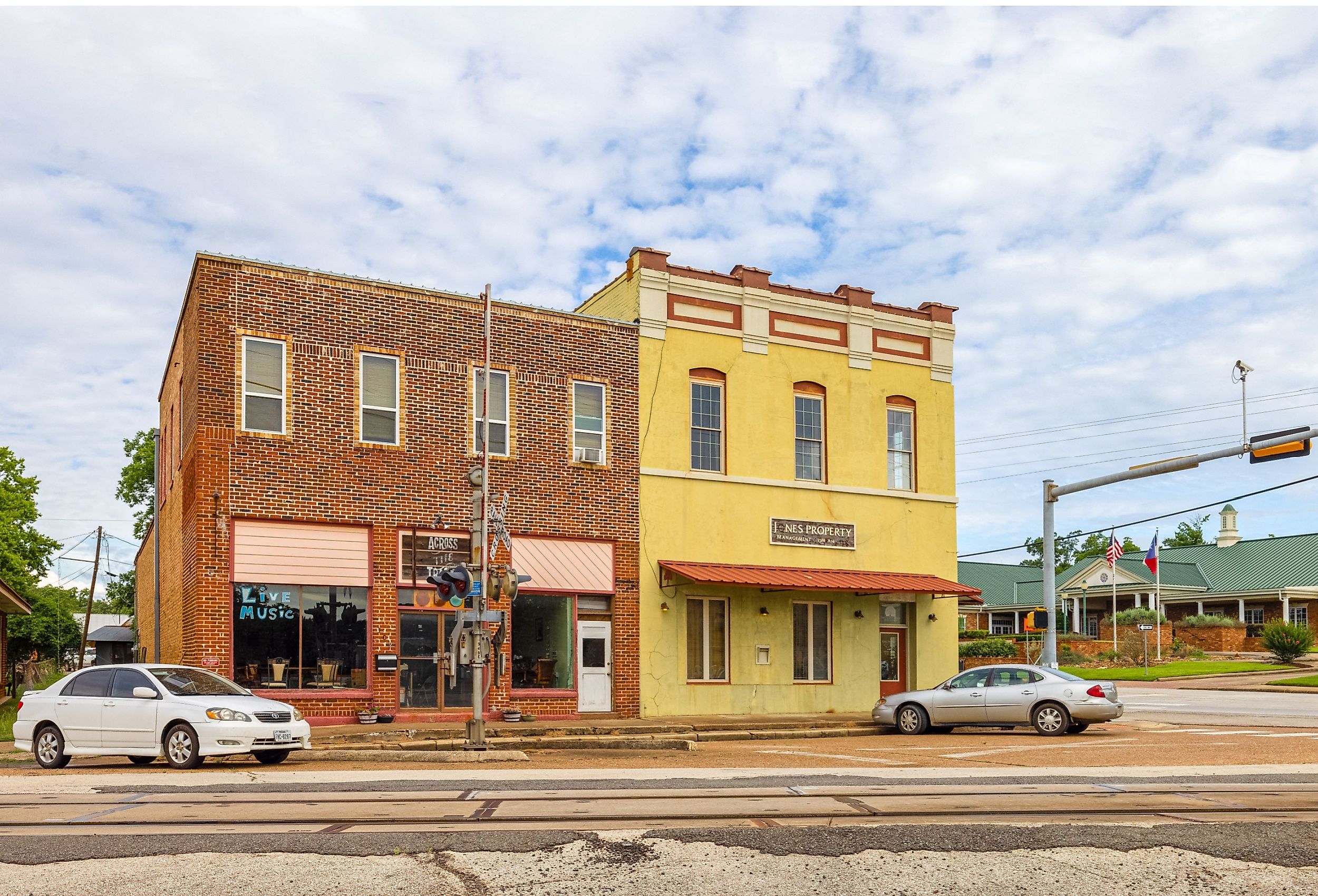 The old business district on Jackson Avenue in Livingston, Texas. Editorial credit: Roberto Galan / Shutterstock.com