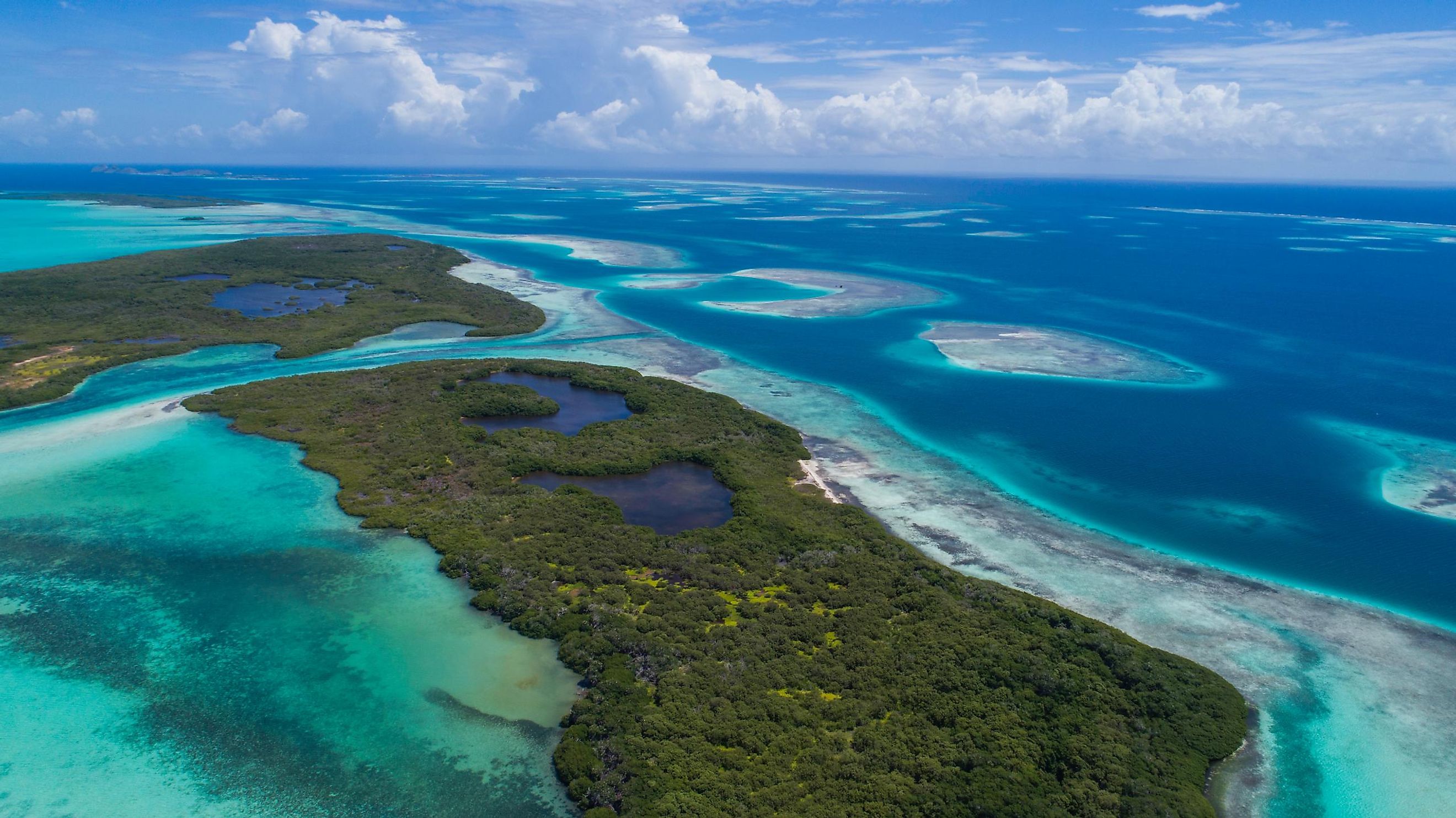 los-roques-archipelago-worldatlas