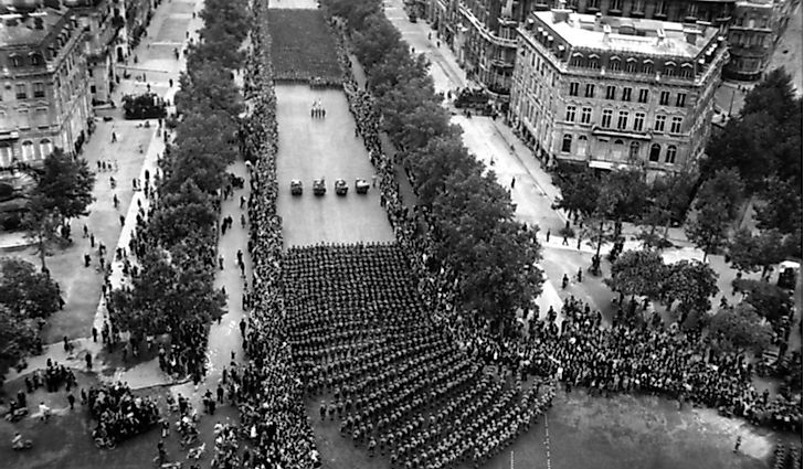 A parade in Paris celebrates the end of the Second World War.
