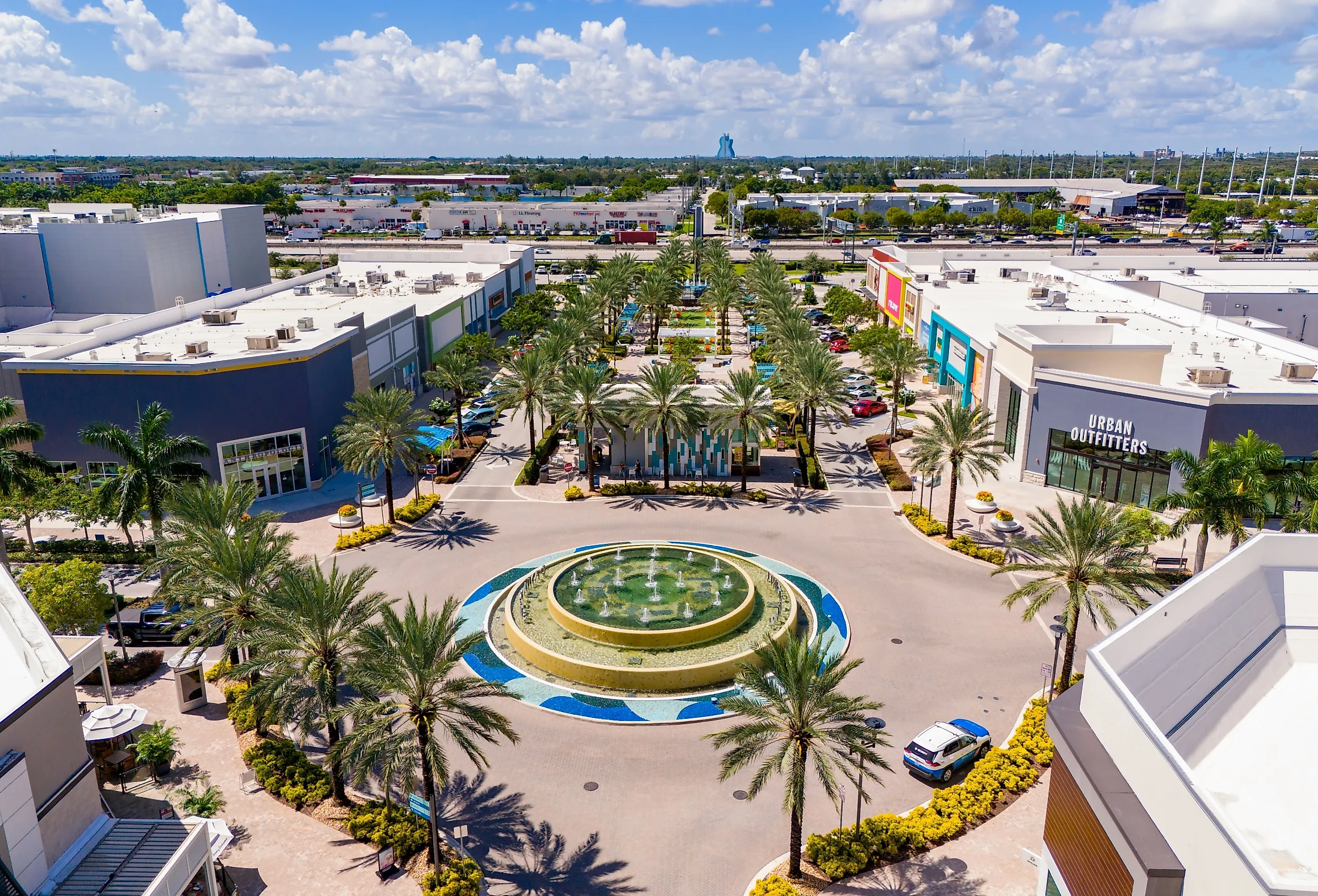Fountain and traffic circle in Dania Beach, Florida. Editorial credit: Felix Mizioznikov / Shutterstock.com