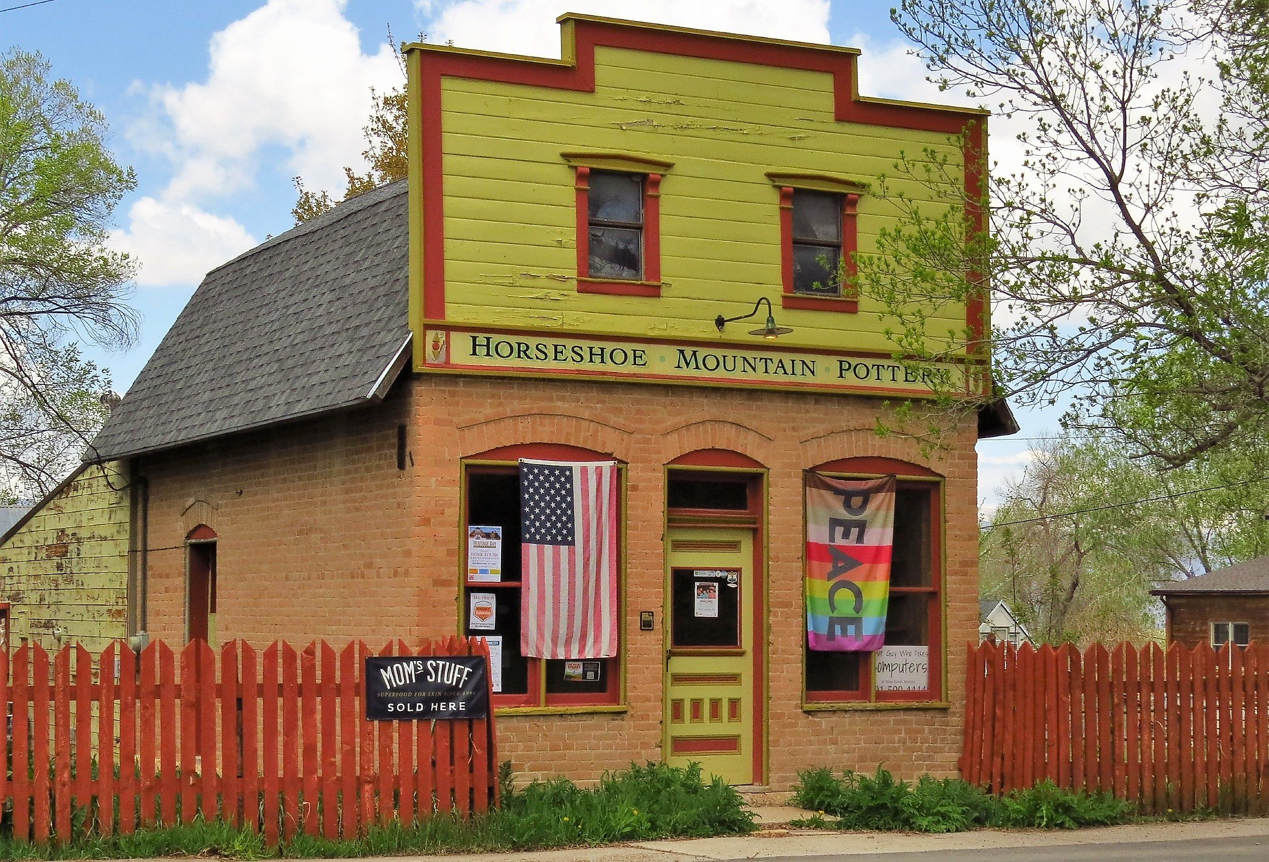 Horseshoe Mountain Pottery in Spring City, Utah. Image credit Larry Myhre via Flickr.com.