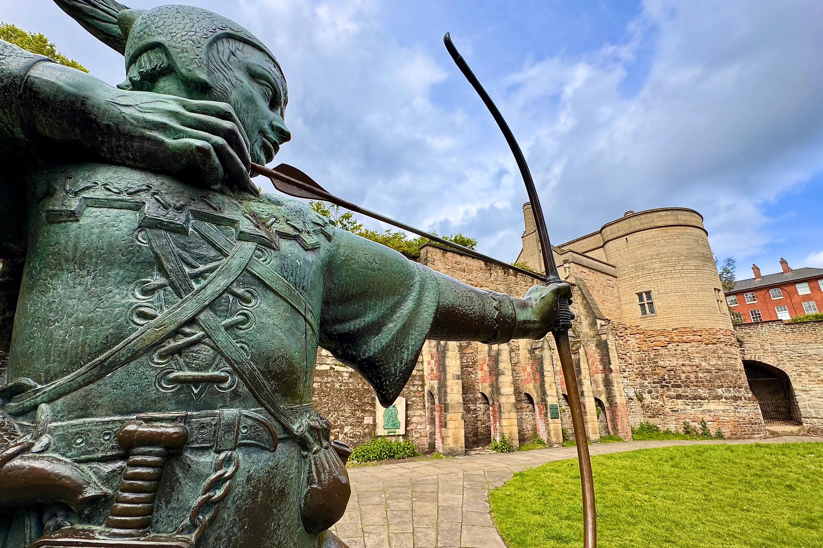 Robin Hood statue in Nottingham. Image credit: Bryan Dearsley 