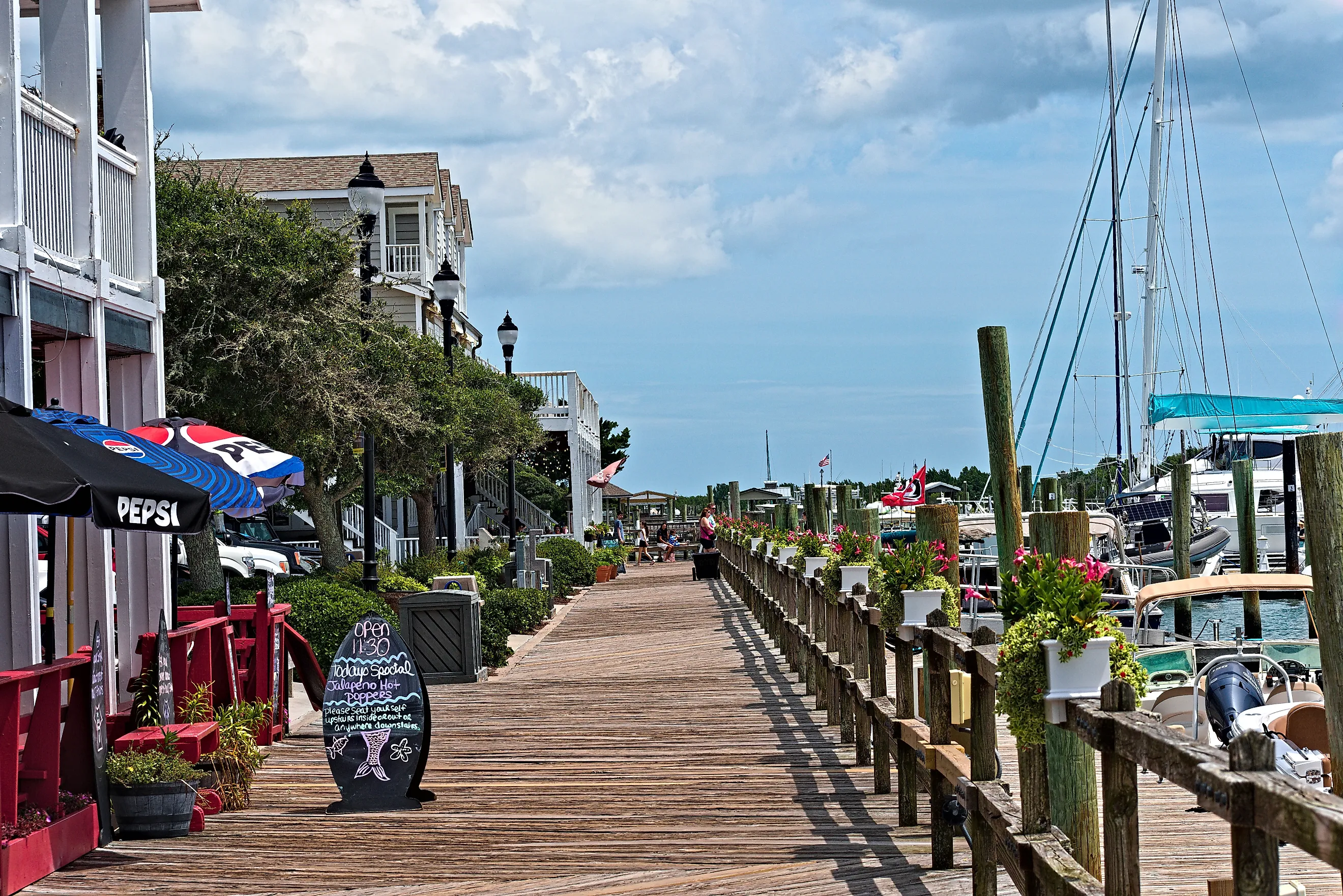 Beaufort waterfront offers a beautiful boardwalk with access to stores and restaurants as well as a beautiful view of Taylor Creek. Editorial credit: Joseph D Washburn / Shutterstock.com