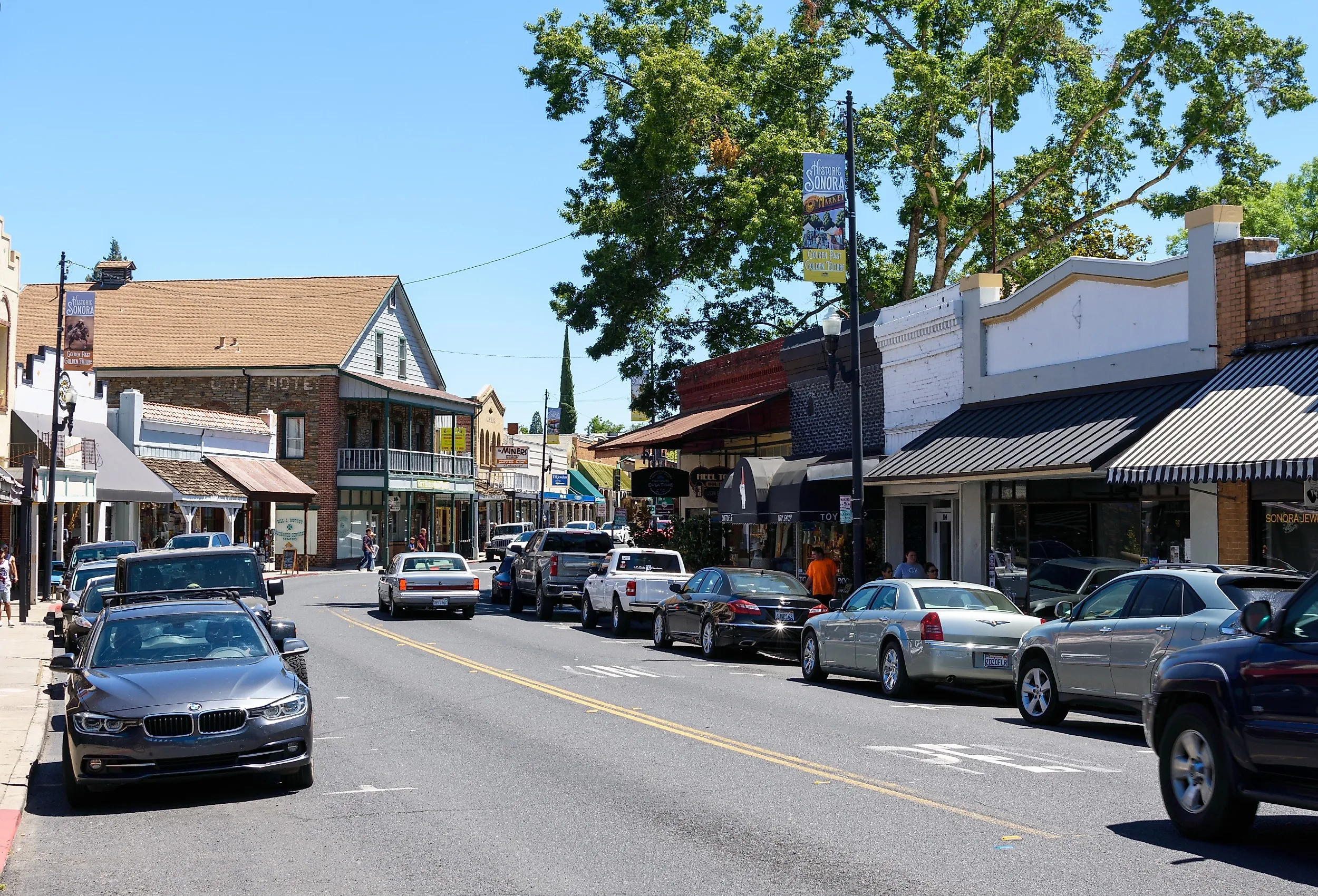 Busy day on Washington Street in Sonora, California. Image credit Michael Vi via Shutterstock