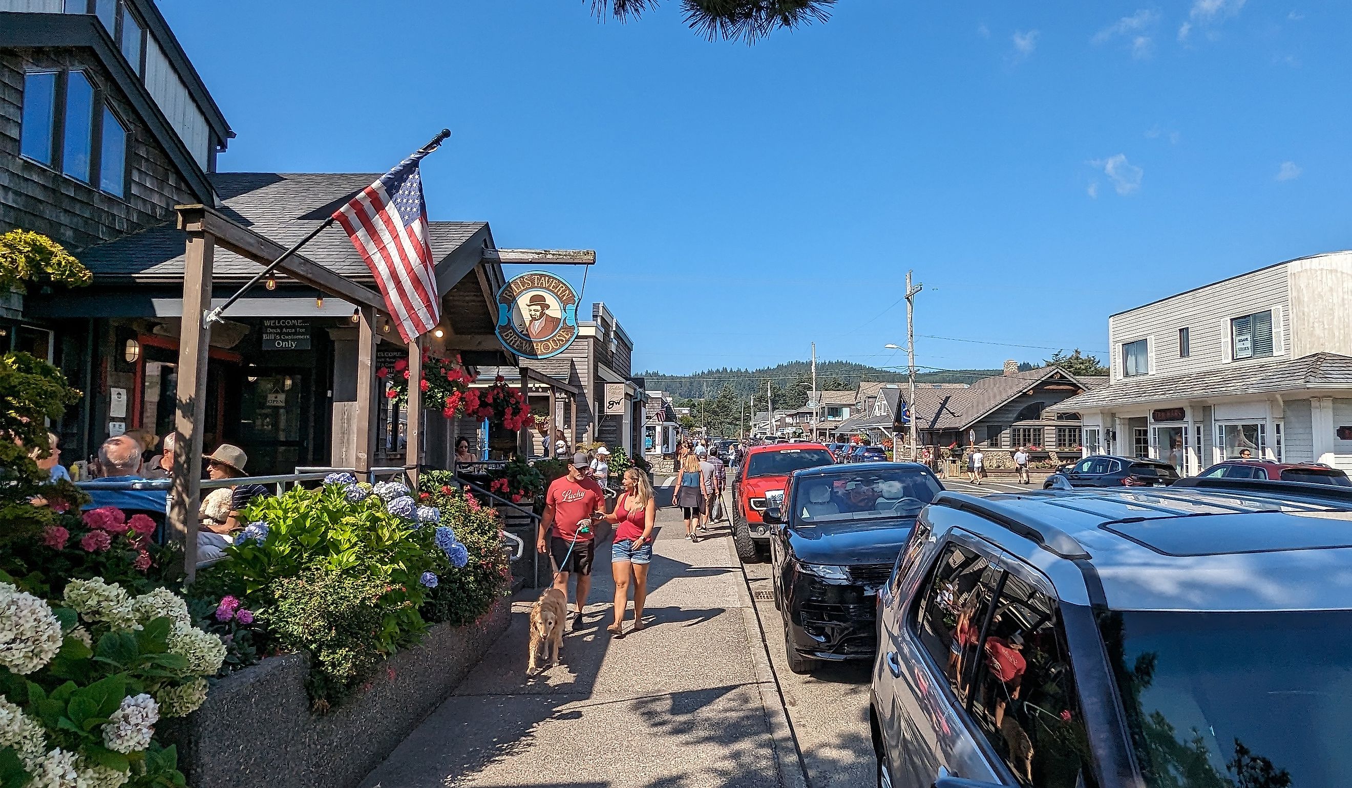 Streetscape of Hemlock Street in downtown Cannon Beach, Oregon. Editorial credit: quiggyt4 / Shutterstock.com.