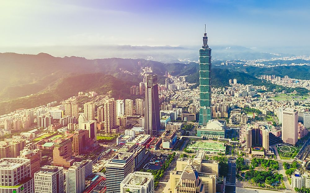 Qixing Mountain and Mount Datum are located northeast of Taipei City.