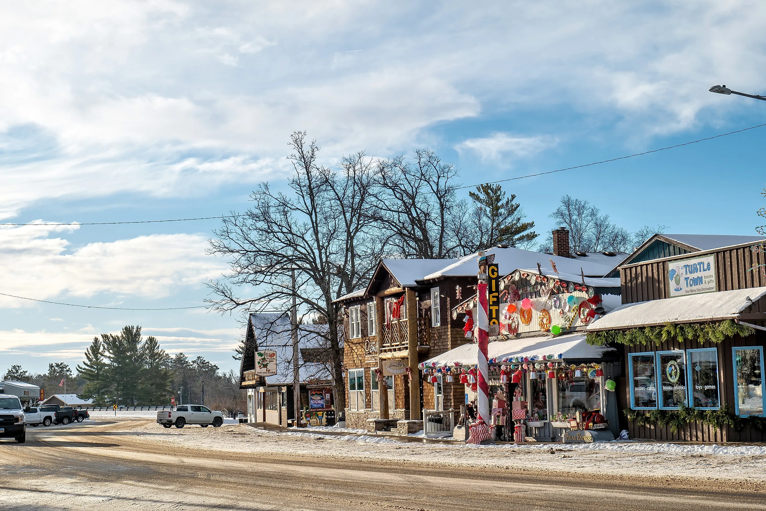 The Main Street in Nisswa, Minnesota. Image credit: Edgar Lee Espe / Shutterstock.com.