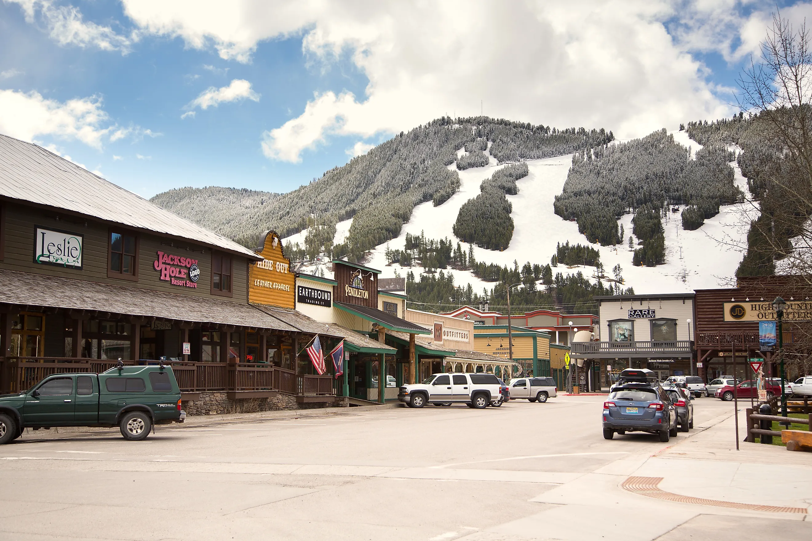 Snow covered ski slopes in Jackson, Wyoming. Image credit: VDB Photos / Shutterstock.com