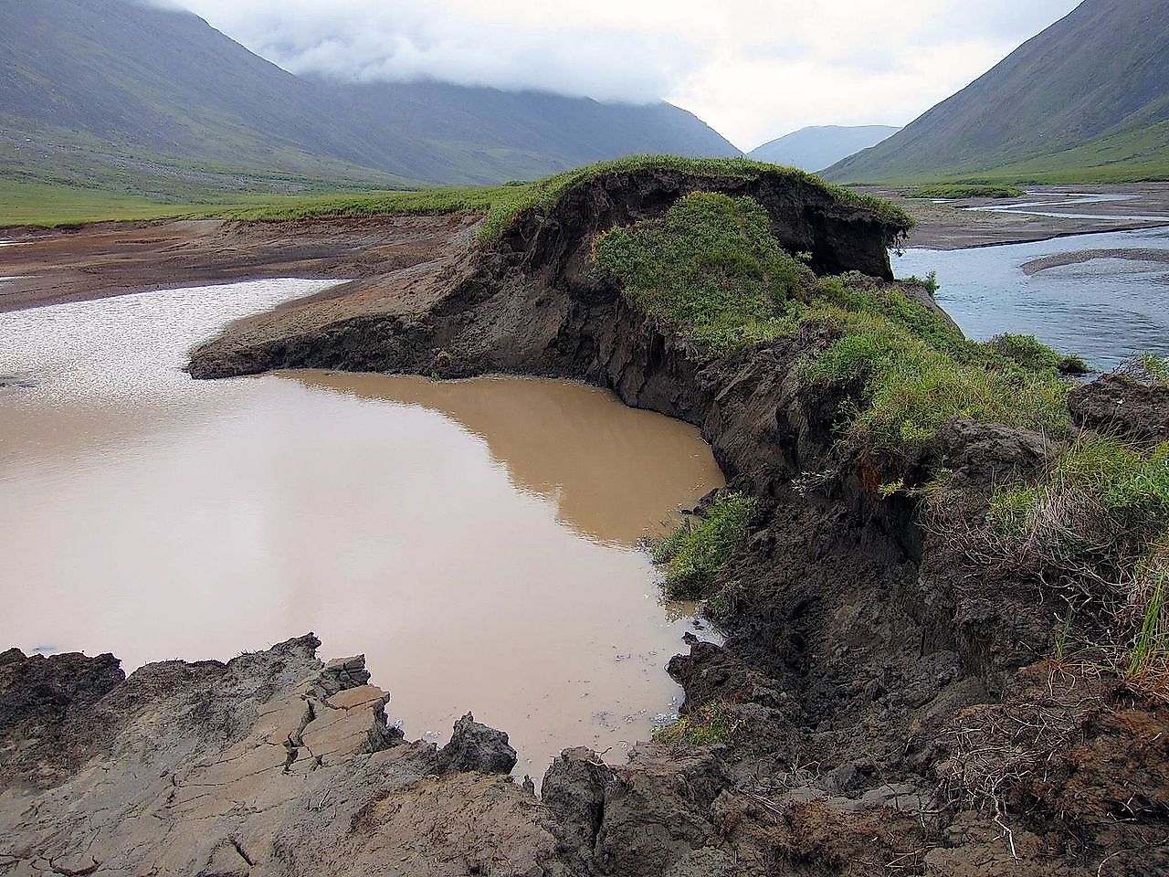 Permafrost is thawing across the Arctic, causing northern lands to sink or change shape. In Gates of the Arctic National Park, a bank of this lake thawed. Image credit: NPS Climate Change Response NPS Photo (C.Ciancibelli)/Public domain
