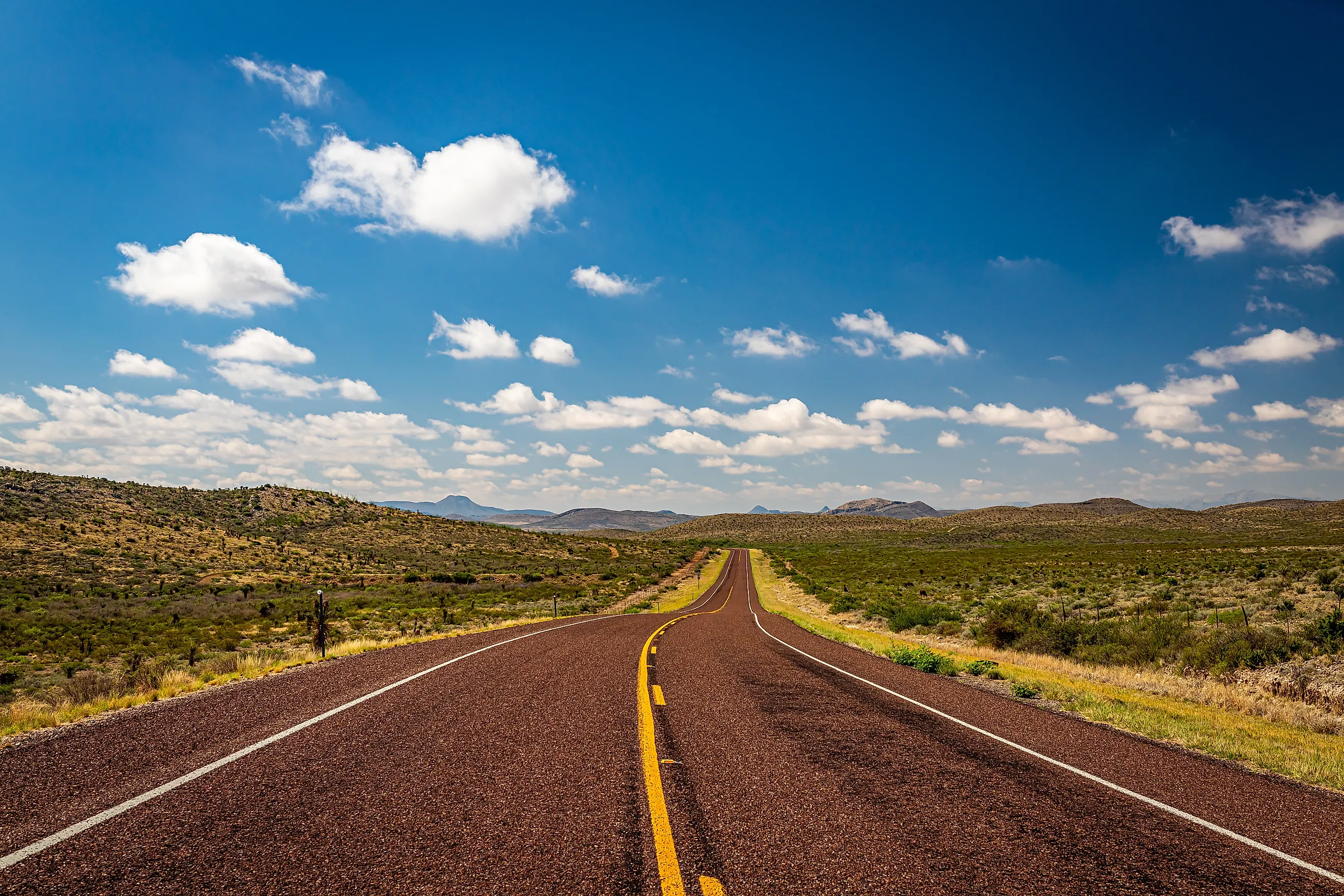 A southbound view down US Highway 385 in Brewster County, Texas. Credit: Gestalt Image/Shutterstock.com